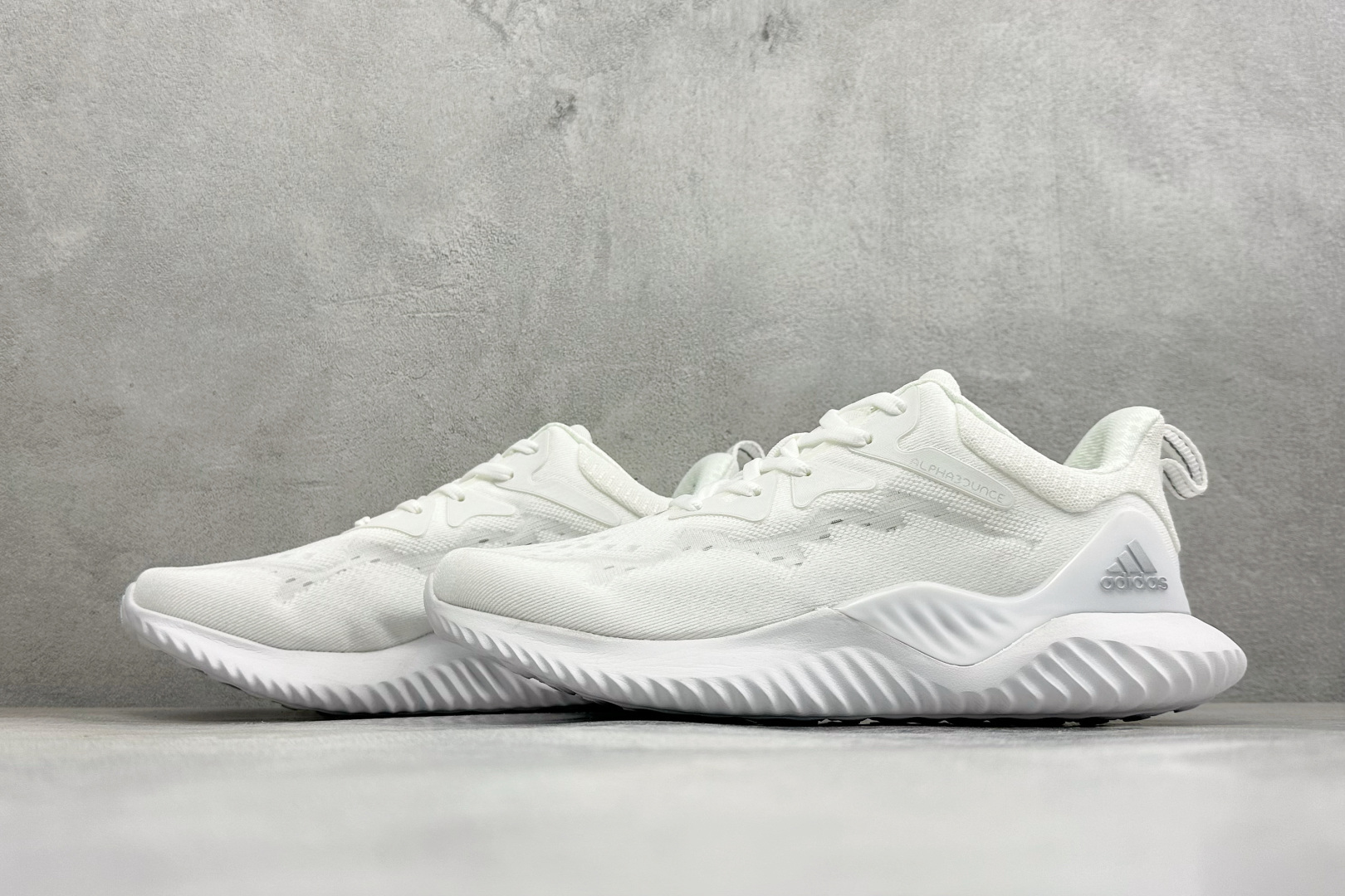 Adidas AlphaBounce Beyond M 阿迪耐磨透气防震跑步鞋 保暖弹力透气贾卡鞋面 正确高弹轻量 发泡