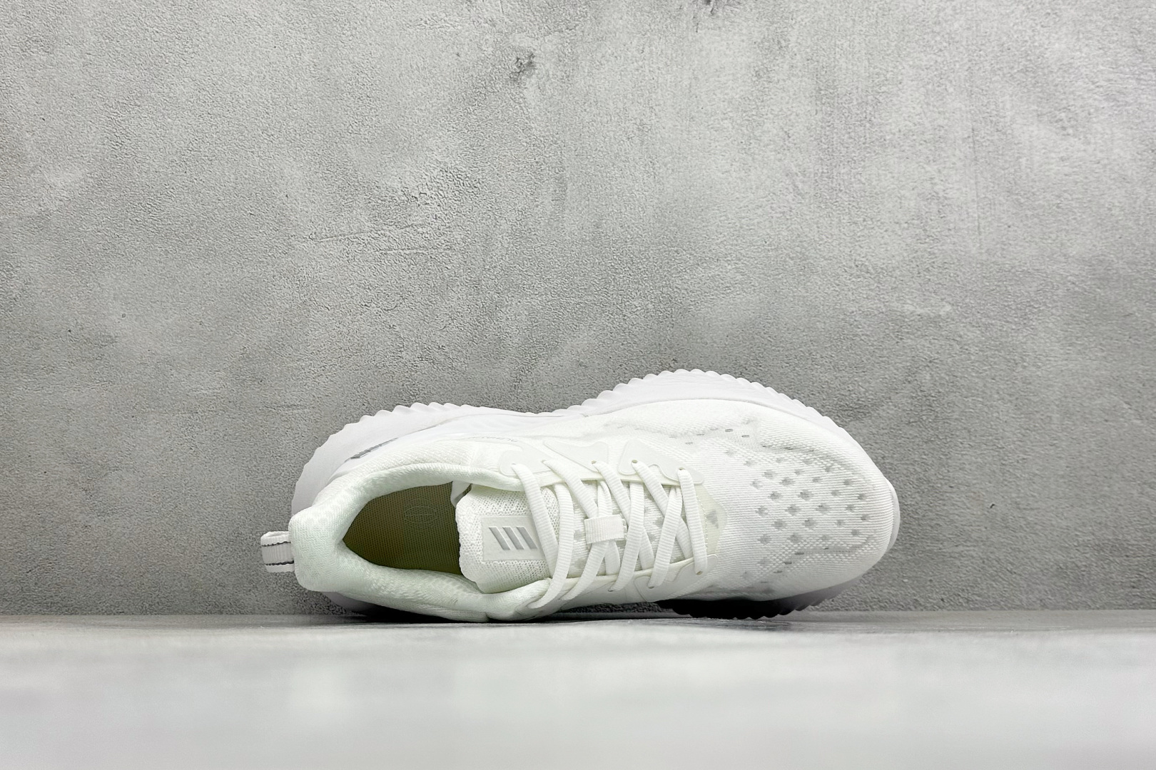 Adidas AlphaBounce Beyond M 阿迪耐磨透气防震跑步鞋 保暖弹力透气贾卡鞋面 正确高弹轻量 发泡