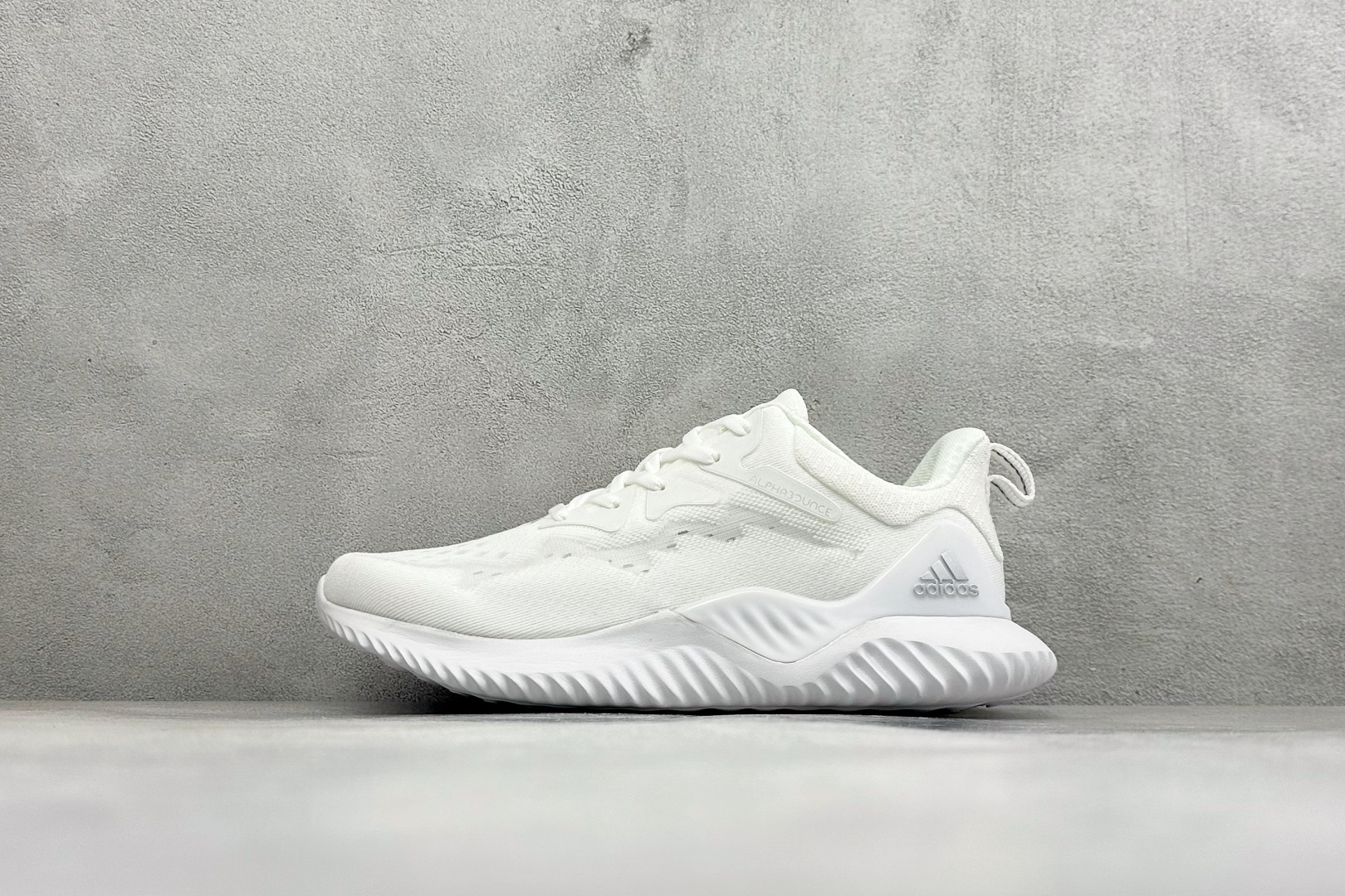 Adidas AlphaBounce Beyond M 阿迪耐磨透气防震跑步鞋 保暖弹力透气贾卡鞋面 正确高弹轻量 发泡