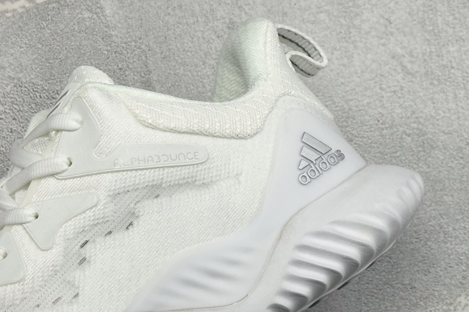 Adidas AlphaBounce Beyond M 阿迪耐磨透气防震跑步鞋 保暖弹力透气贾卡鞋面 正确高弹轻量 发泡