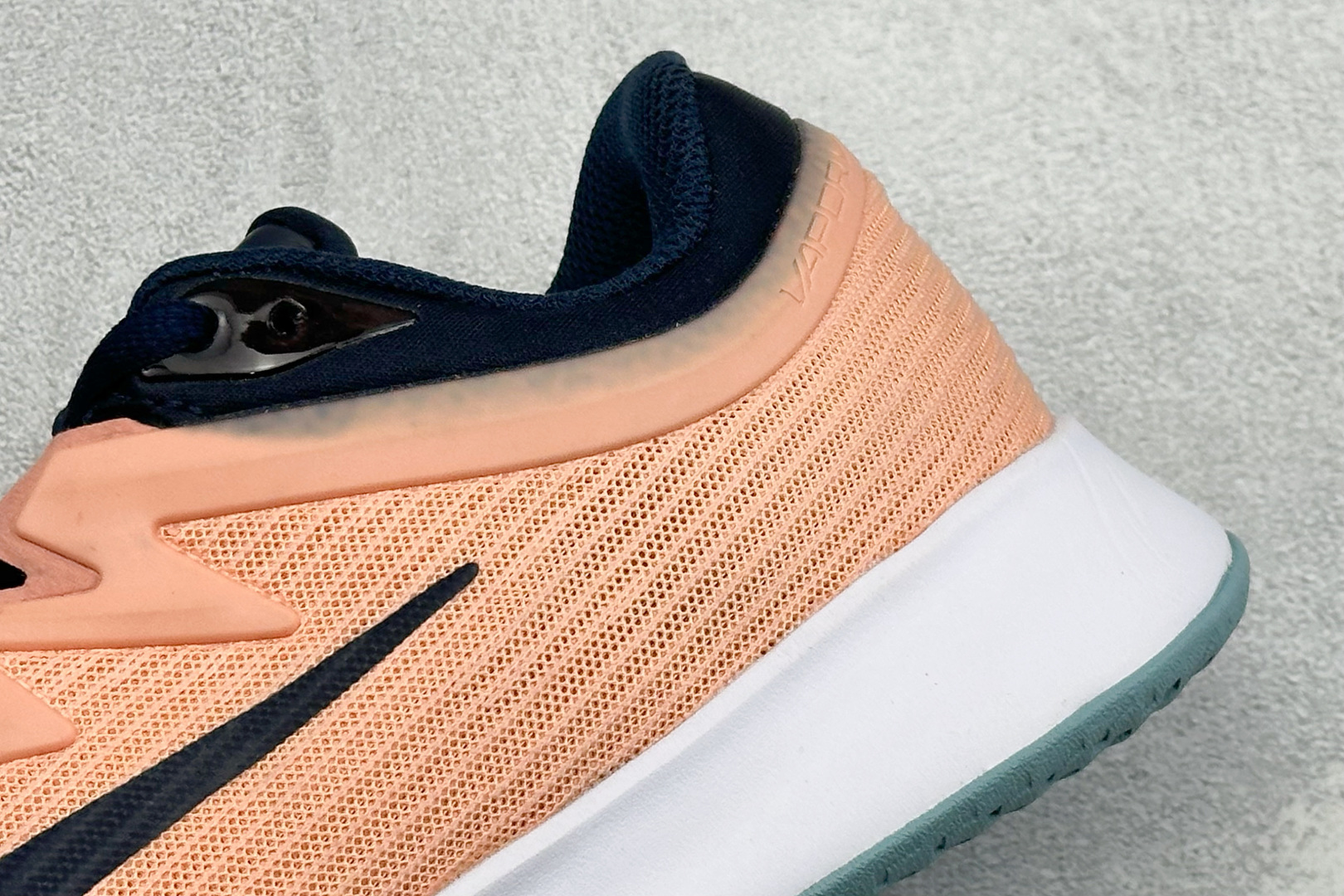 Nike ZOOM VAPOR PRO 3 HC 舒适百搭减震低帮网球鞋 货号：FZ2161-800 尺码：36-45 