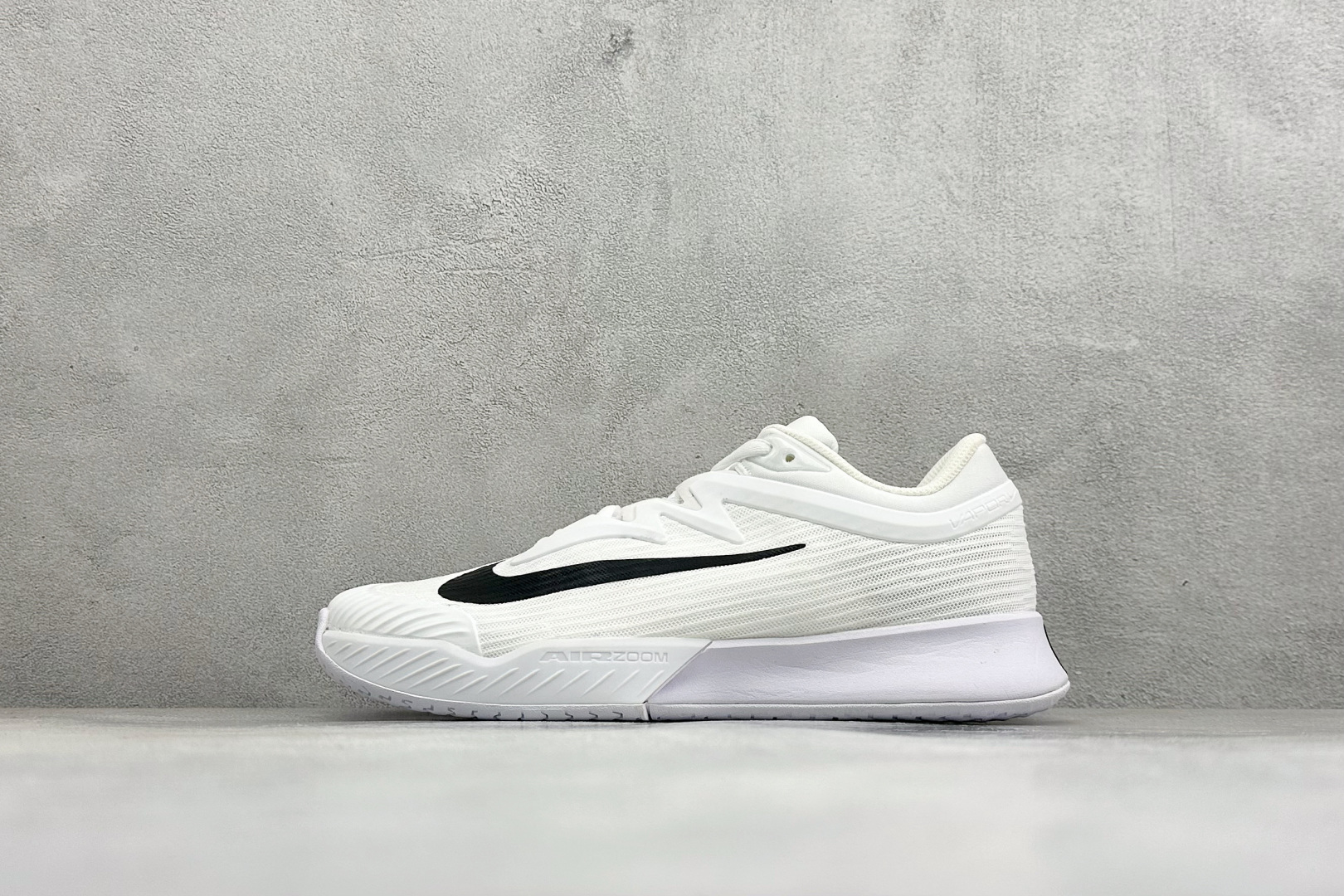NO:953727,Local store-owned Nike ZOOM VAPOR PRO 3 HC comfortable and versatile shock-absorbing low-top tennis shoes, item number IB7168-100, size 36-45, code 30,19860909本地 放店私 Nike ZOOM VAPOR PRO 3 HC 舒适百搭减震低帮网球鞋 货号IB7168-100 尺码36-45 编码30,,Men's shoes