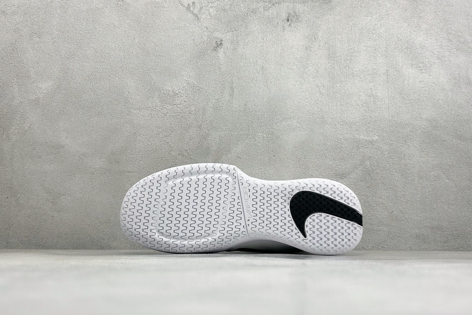 Nike ZOOM VAPOR PRO 3 HC 舒适百搭减震低帮网球鞋 货号：IB7168-100 尺码：36-45 