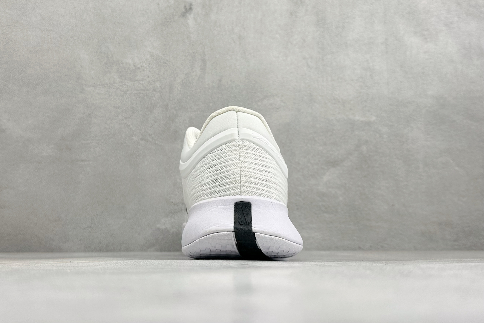 Nike ZOOM VAPOR PRO 3 HC 舒适百搭减震低帮网球鞋 货号：IB7168-100 尺码：36-45 