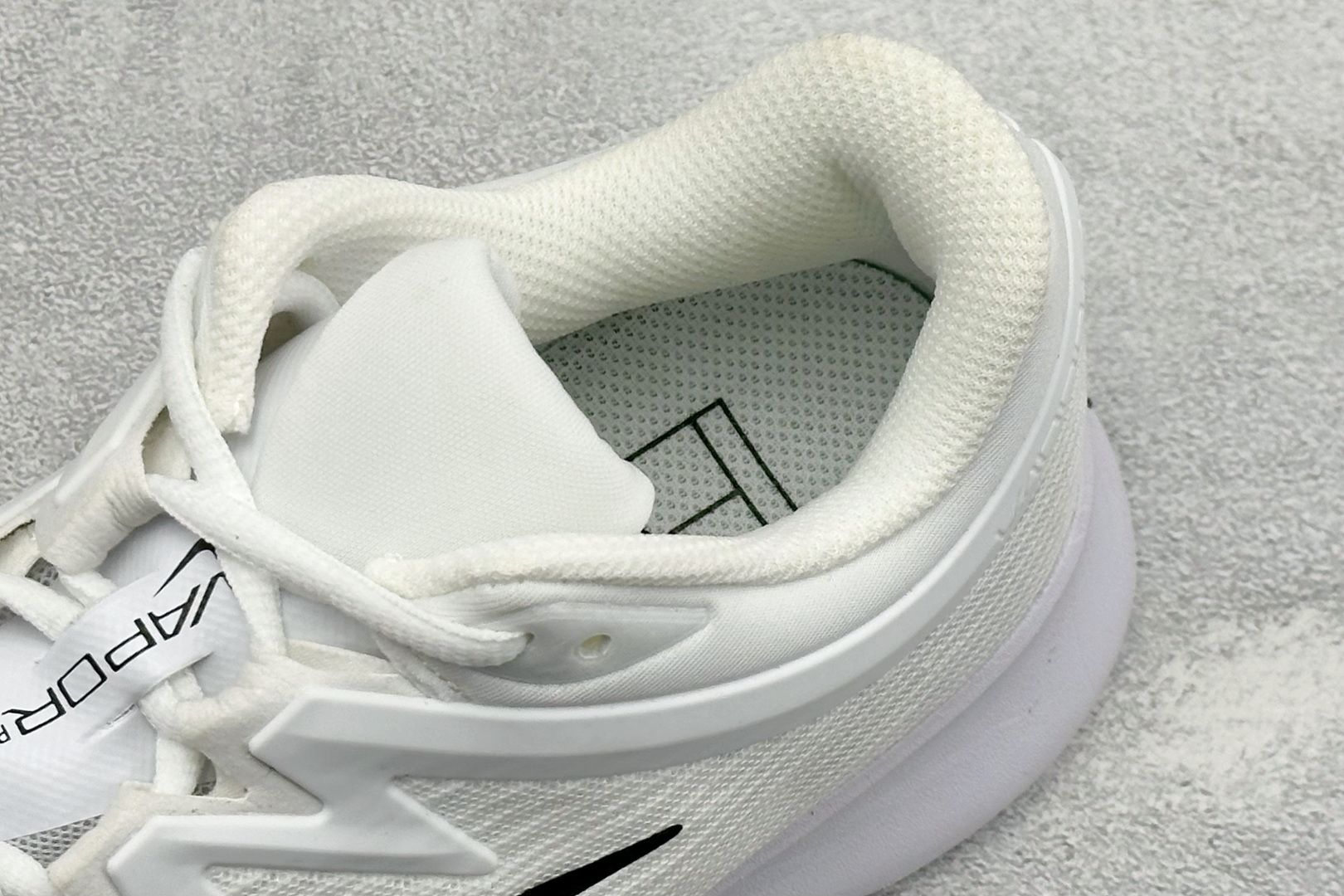 Nike ZOOM VAPOR PRO 3 HC 舒适百搭减震低帮网球鞋 货号：IB7168-100 尺码：36-45 