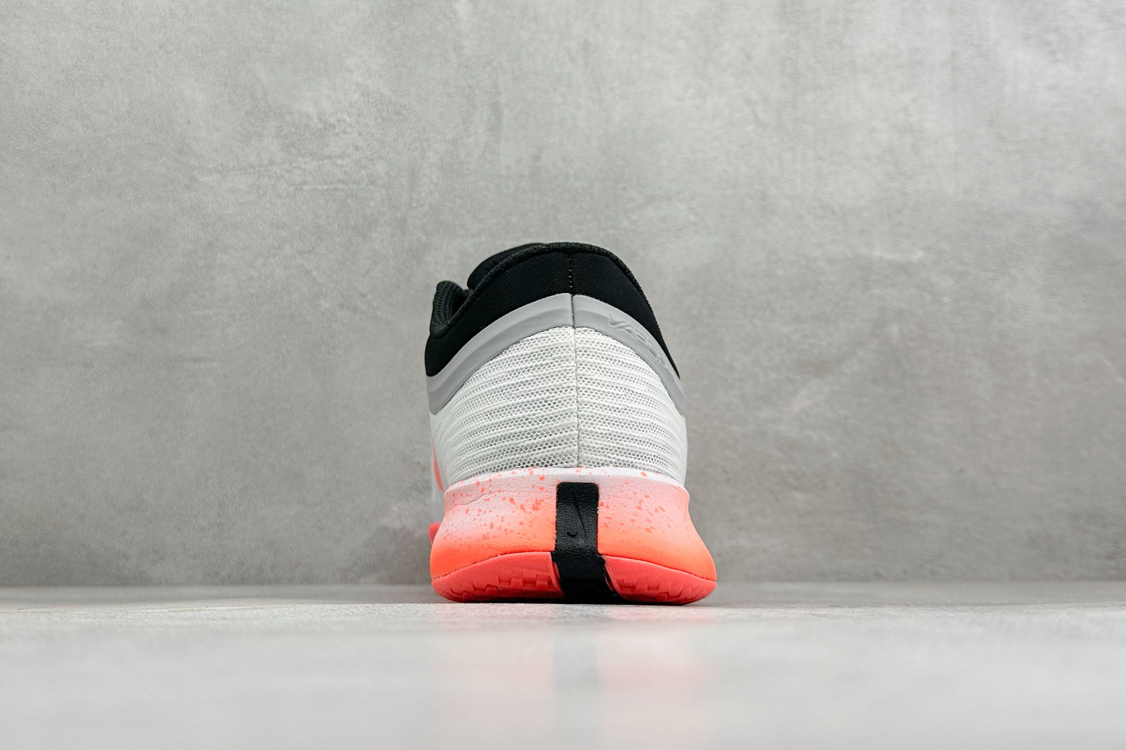 Nike ZOOM VAPOR PRO 3 HC 舒适百搭减震低帮网球鞋 货号：HV1376-100 尺码：36-45 