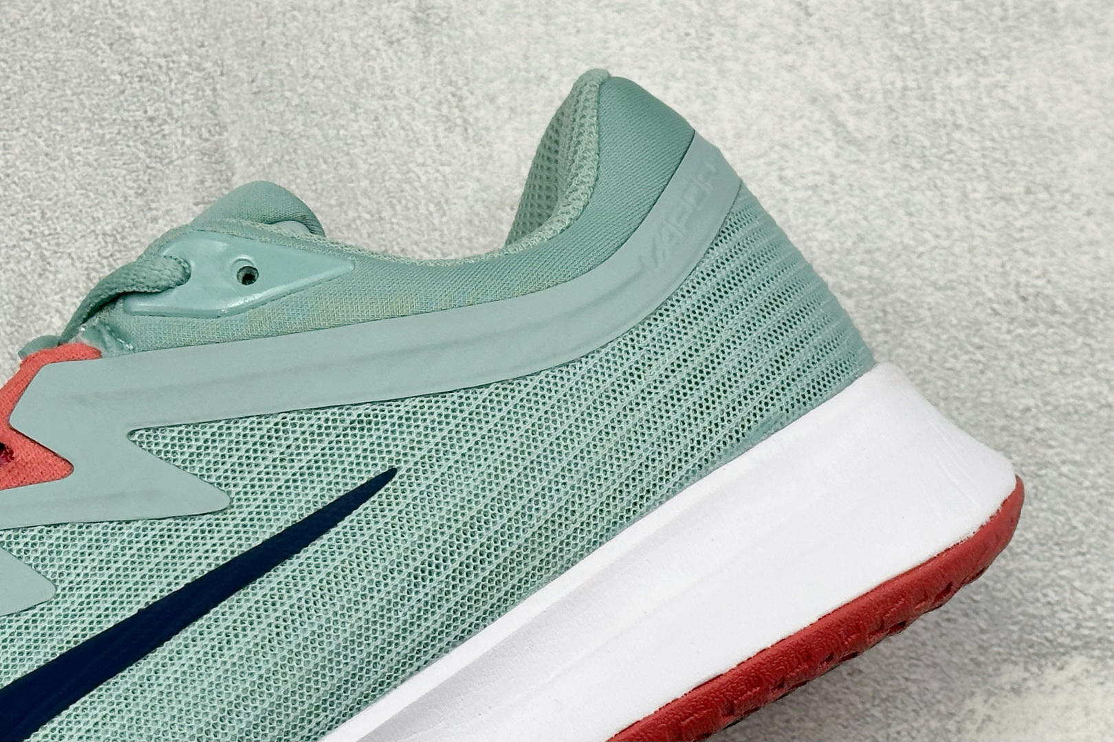 Nike ZOOM VAPOR PRO 3 HC 舒适百搭减震低帮网球鞋 货号：FV5552-004 尺码：36-45 