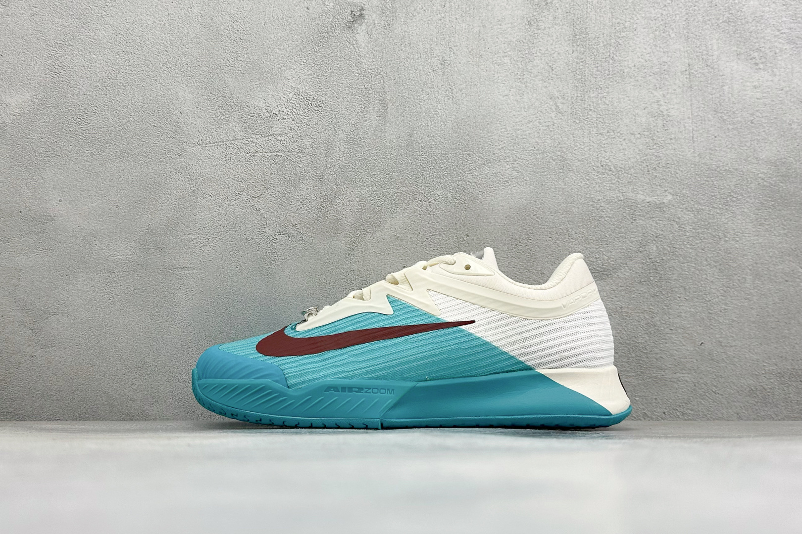 Nike ZOOM VAPOR PRO 3 HC 舒适百搭减震低帮网球鞋 货号：HJ6641-300 尺码：36-45 