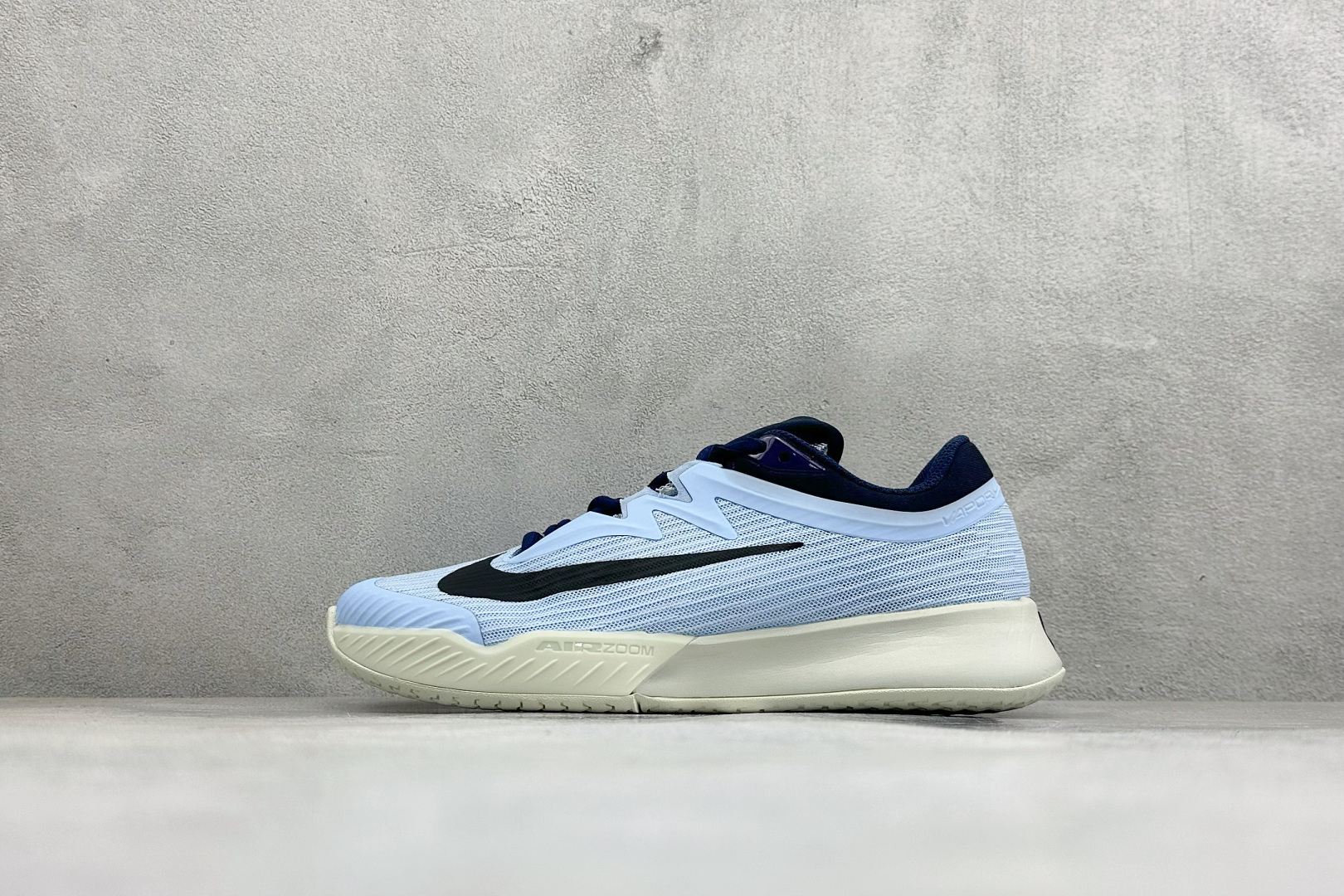 NO:953783,Local store-owned Nike ZOOM VAPOR PRO 3 HC comfortable and versatile shock-absorbing low-top tennis shoes, item number FZ2161-401, size 36-45, code 30,19860909本地 放店私 Nike ZOOM VAPOR PRO 3 HC 舒适百搭减震低帮网球鞋 货号FZ2161-401 尺码36-45 编码30,,Men's shoes
