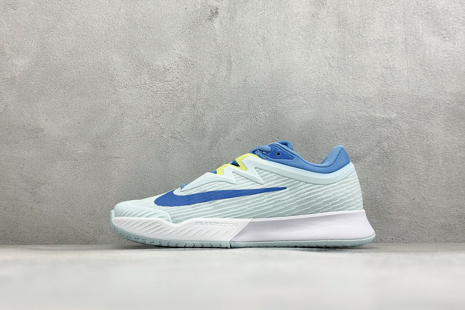 NO:953681,Local store-owned Nike ZOOM VAPOR PRO 3 HC comfortable and versatile shock-absorbing low-top tennis shoes, item number FV2158-400, size 36-45, code 30,19860909本地 放店私 Nike ZOOM VAPOR PRO 3 HC 舒适百搭减震低帮网球鞋 货号FV2158-400 尺码36-45 编码30,,Men's shoes