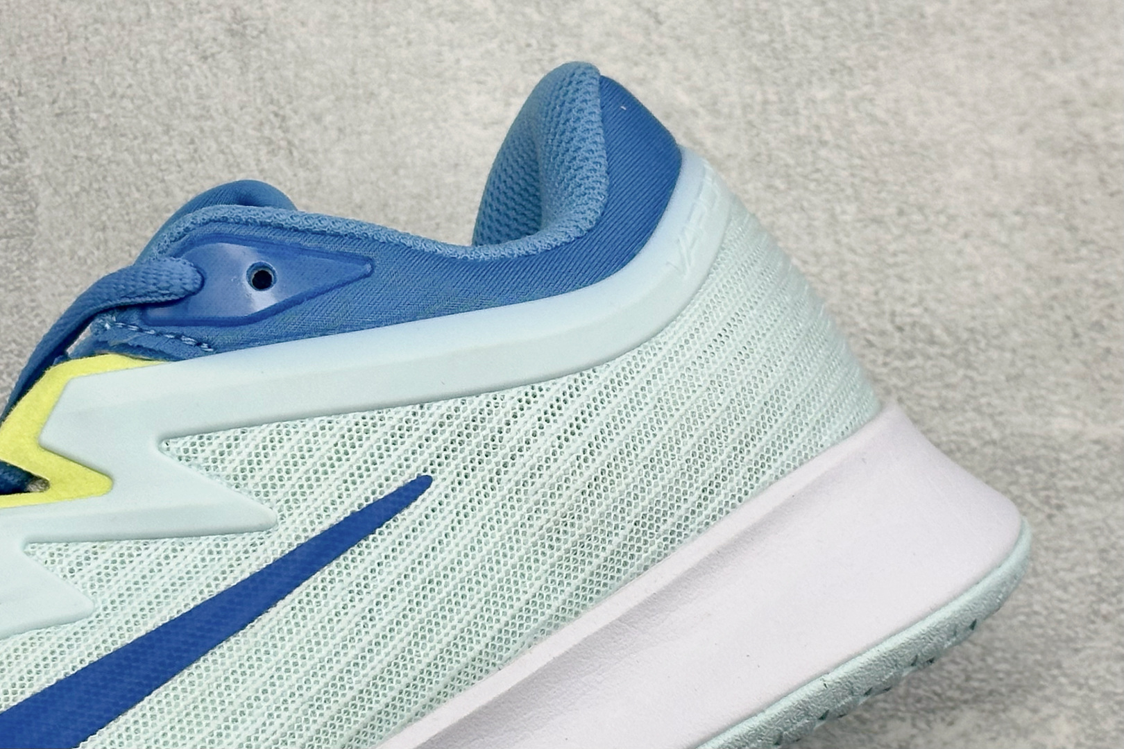 Nike ZOOM VAPOR PRO 3 HC 舒适百搭减震低帮网球鞋 货号：FV2158-400 尺码：36-45 