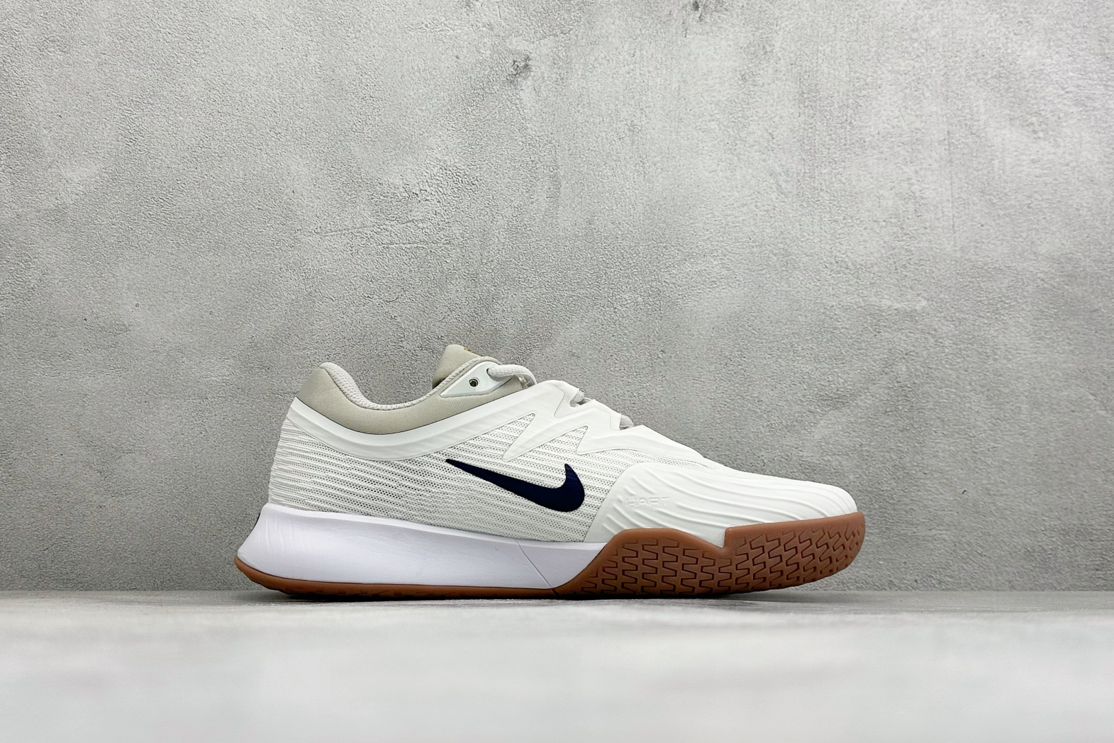 Nike ZOOM VAPOR PRO 3 HC 舒适百搭减震低帮网球鞋 货号：FZ2161-100 尺码：36-45 