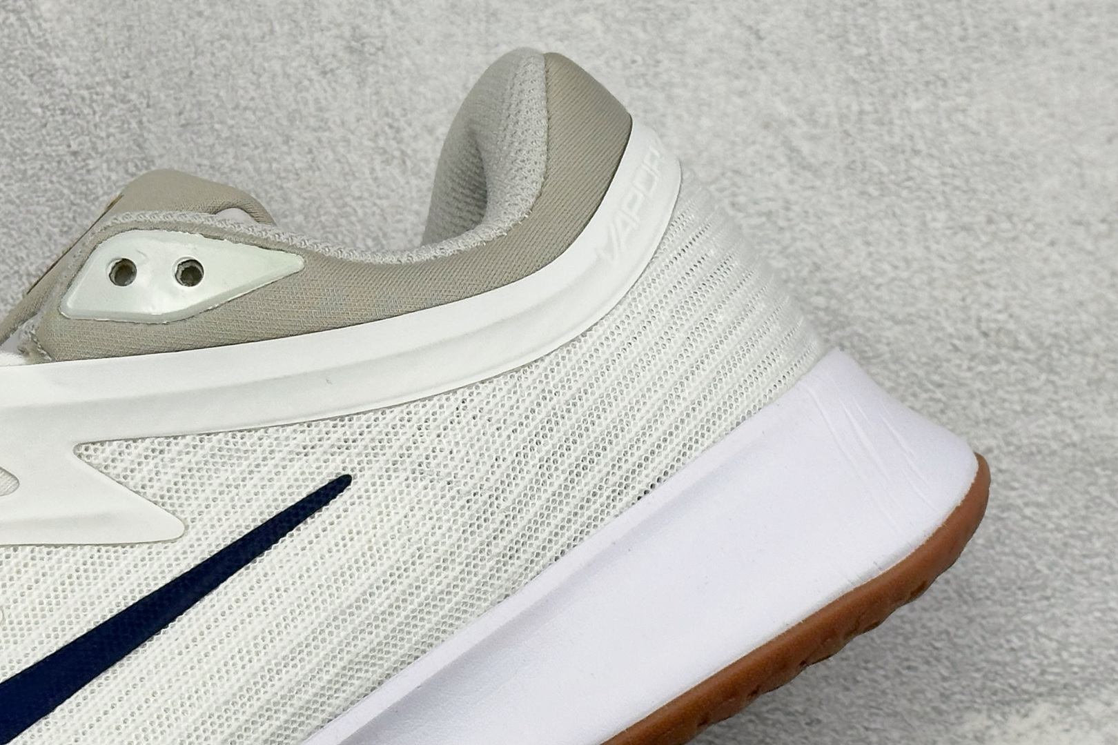 Nike ZOOM VAPOR PRO 3 HC 舒适百搭减震低帮网球鞋 货号：FZ2161-100 尺码：36-45 