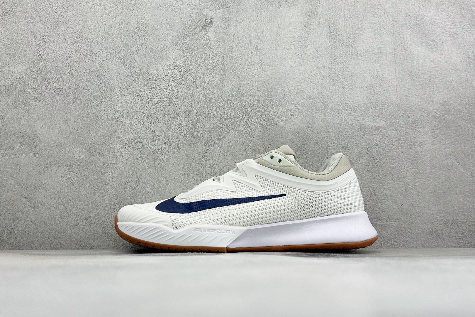 Nike ZOOM VAPOR PRO 3 HC 舒适百搭减震低帮网球鞋 货号：FZ2161-100 尺码：36-45 