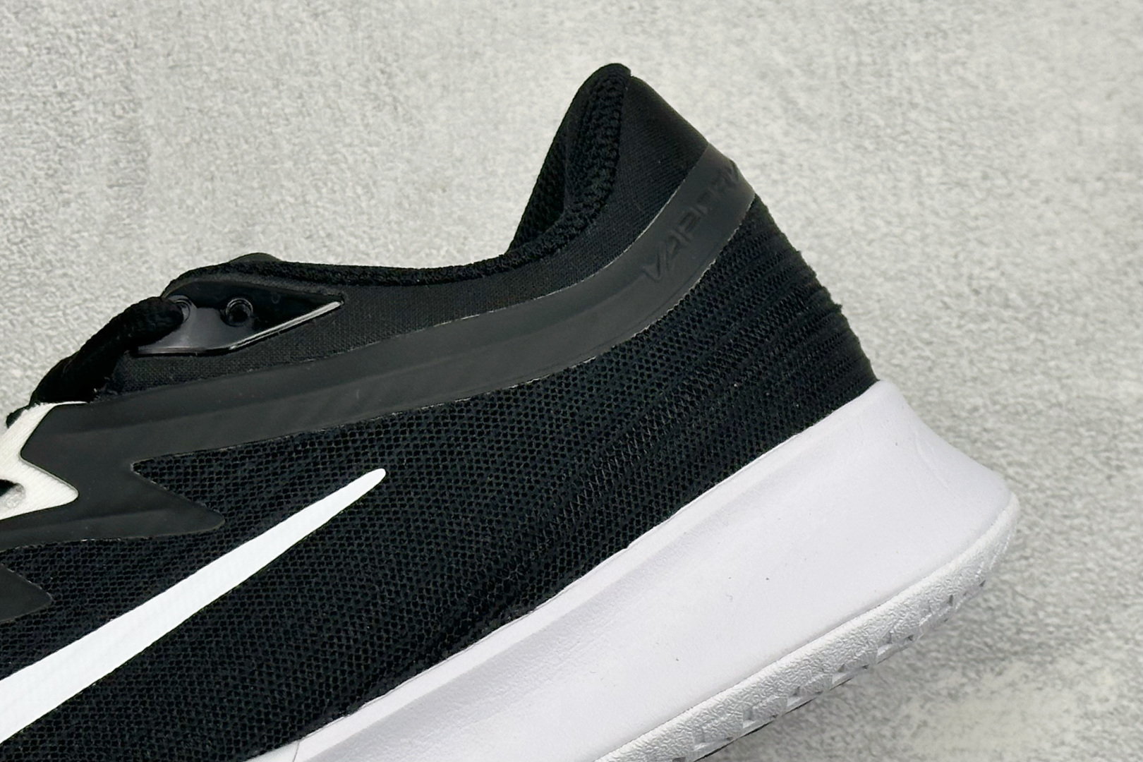 Nike ZOOM VAPOR PRO 3 HC 舒适百搭减震低帮网球鞋 货号：FZ2161-002 尺码：36-45 