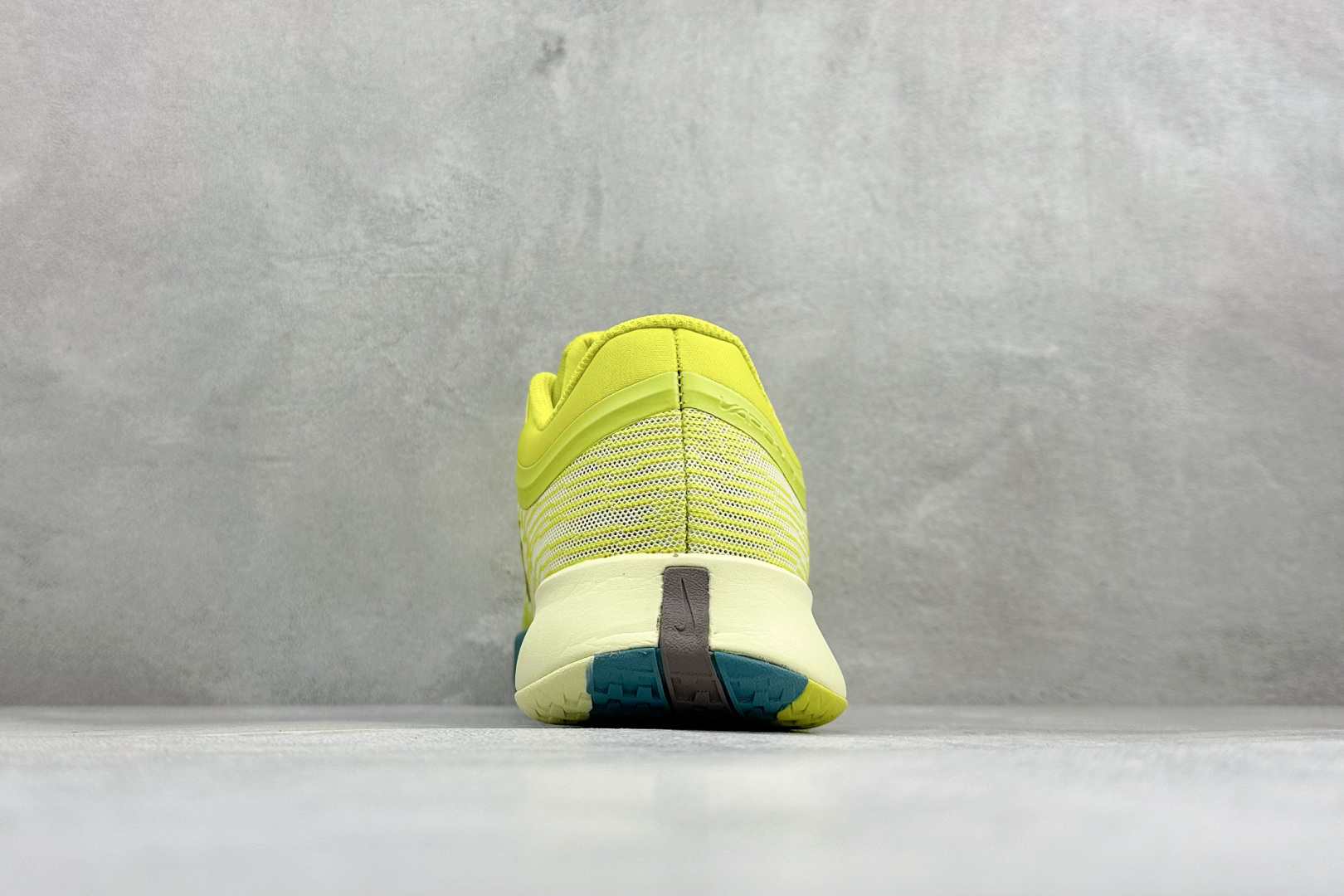 Nike ZOOM VAPOR PRO 3 HC 舒适百搭减震低帮网球鞋 货号：HF7829-300 尺码：36-45 
