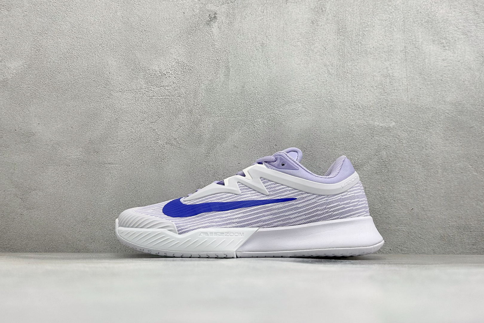 NO:953725,Local store-owned Nike ZOOM VAPOR PRO 3 HC comfortable and versatile shock-absorbing low-top tennis shoes, item number FZ2158-500, size 36-45, code 30,19860909本地 放店私 Nike ZOOM VAPOR PRO 3 HC 舒适百搭减震低帮网球鞋 货号FZ2158-500 尺码36-45 编码30,,Men's shoes