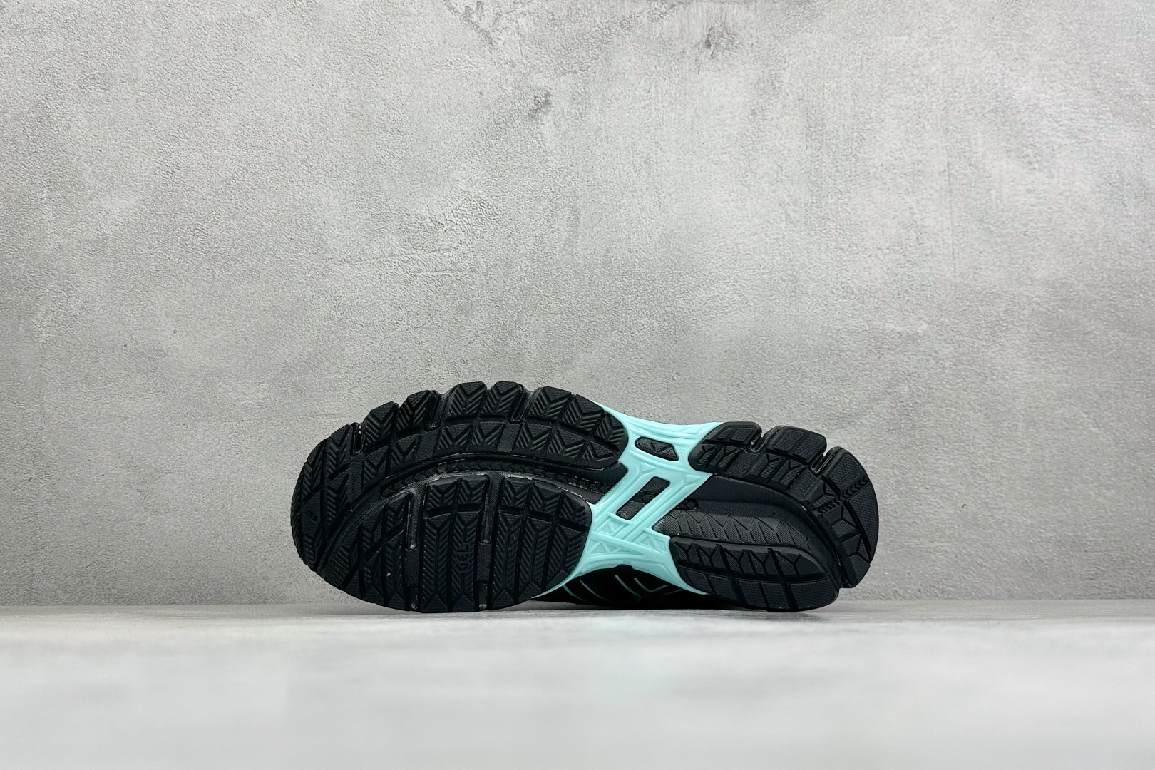 XR版Asics Gel-Kayano 20 亚瑟士 舒适百搭耐磨支撑透气 低帮跑步鞋 货号: 1203A388-028