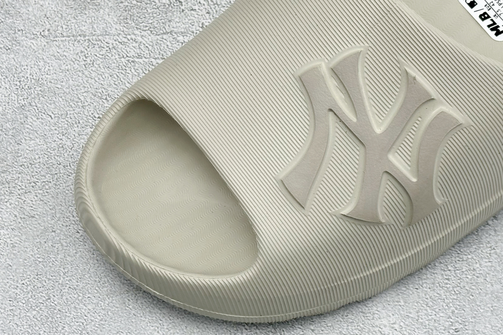 XB版MLB SKIPPER SLIDE 百搭舒适 防滑防磨一字拖鞋 货号: 3ALPS0153-50IVS 尺码：36