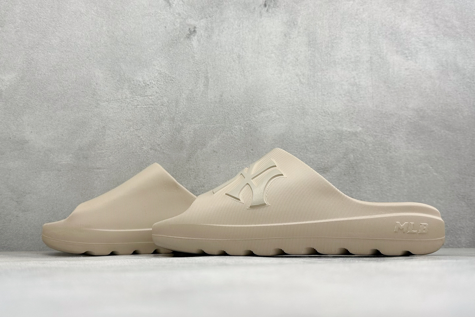 XB版MLB SKIPPER SLIDE 百搭舒适 防滑防磨一字拖鞋 货号: 3ALPS0153-50BGL 尺码：36