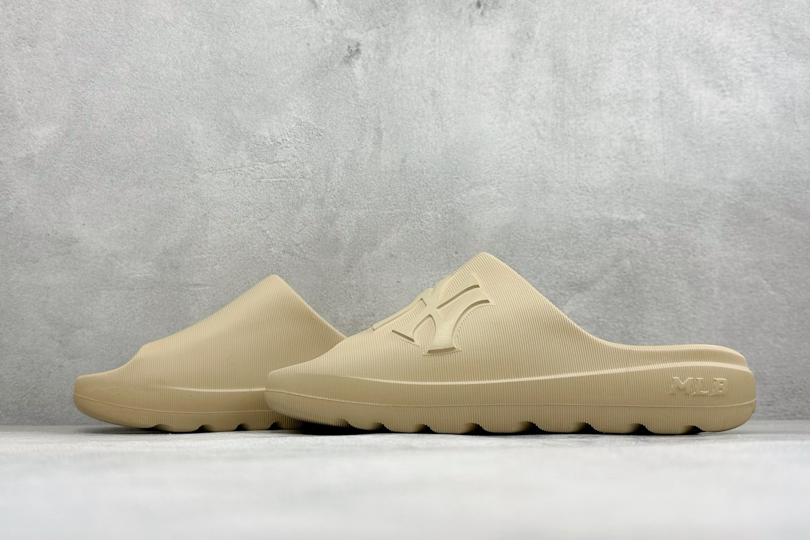 XB版MLB SKIPPER SLIDE 百搭舒适 防滑防磨一字拖鞋 货号: 3ALPS0153-50SAS 尺码：36