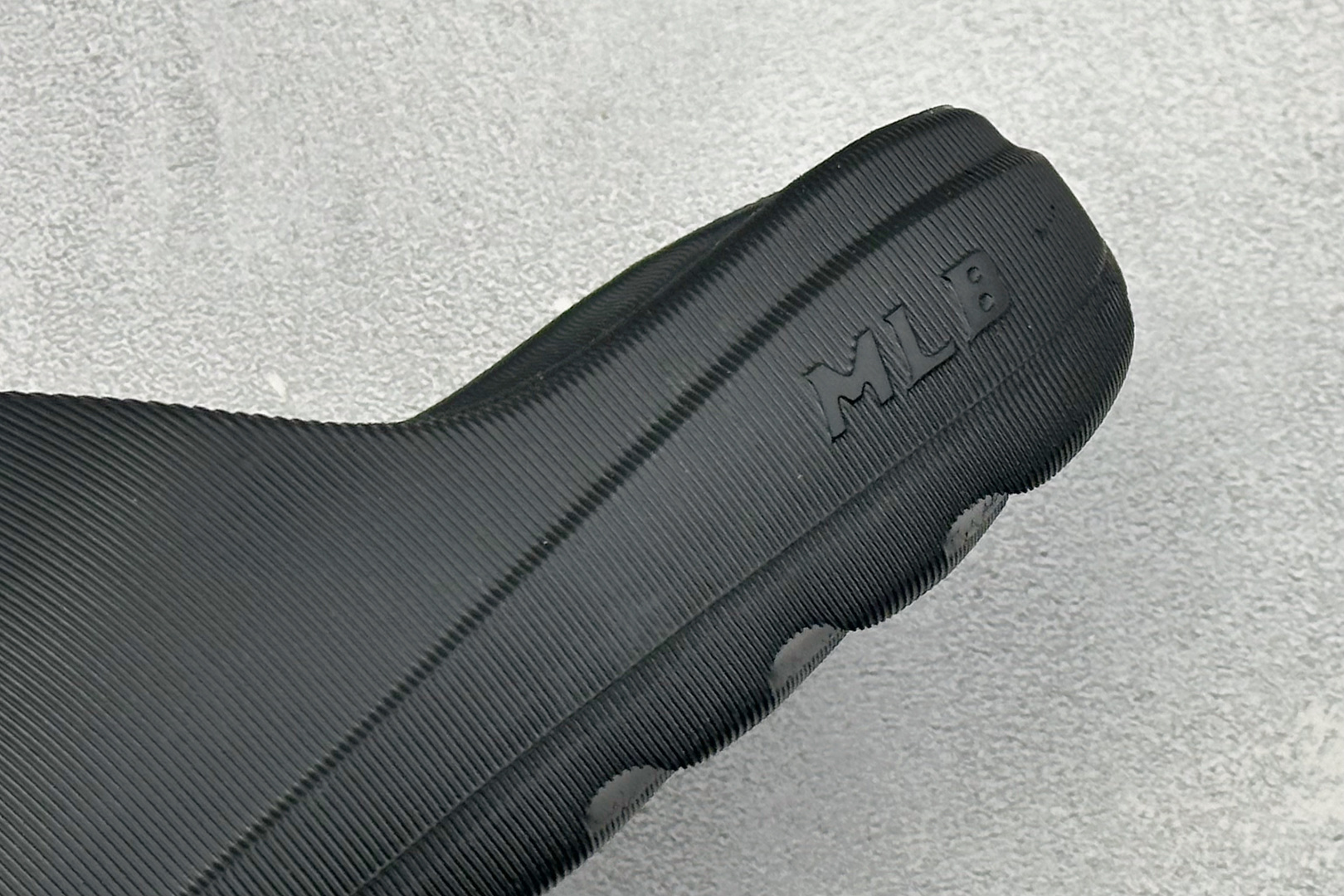 XB版MLB SKIPPER SLIDE 百搭舒适 防滑防磨一字拖鞋 货号: 3ALPS0153-50BKS 尺码：36
