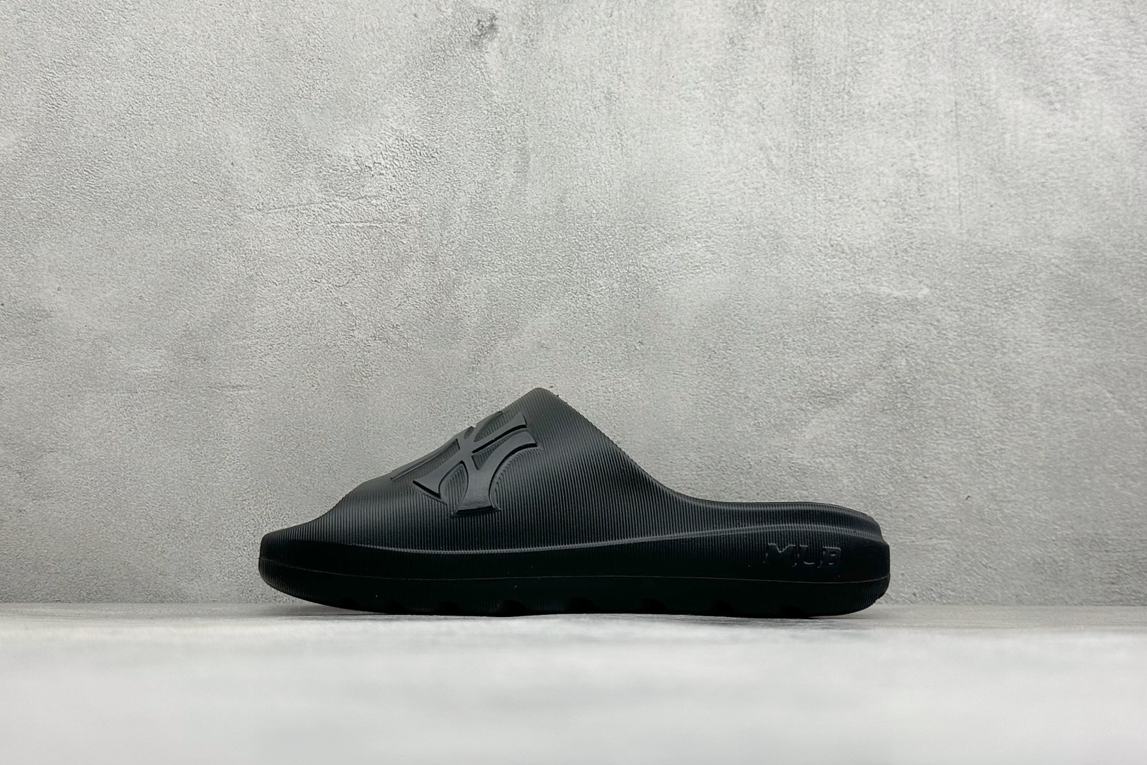 XB版MLB SKIPPER SLIDE 百搭舒适 防滑防磨一字拖鞋 货号: 3ALPS0153-50BKS 尺码：36