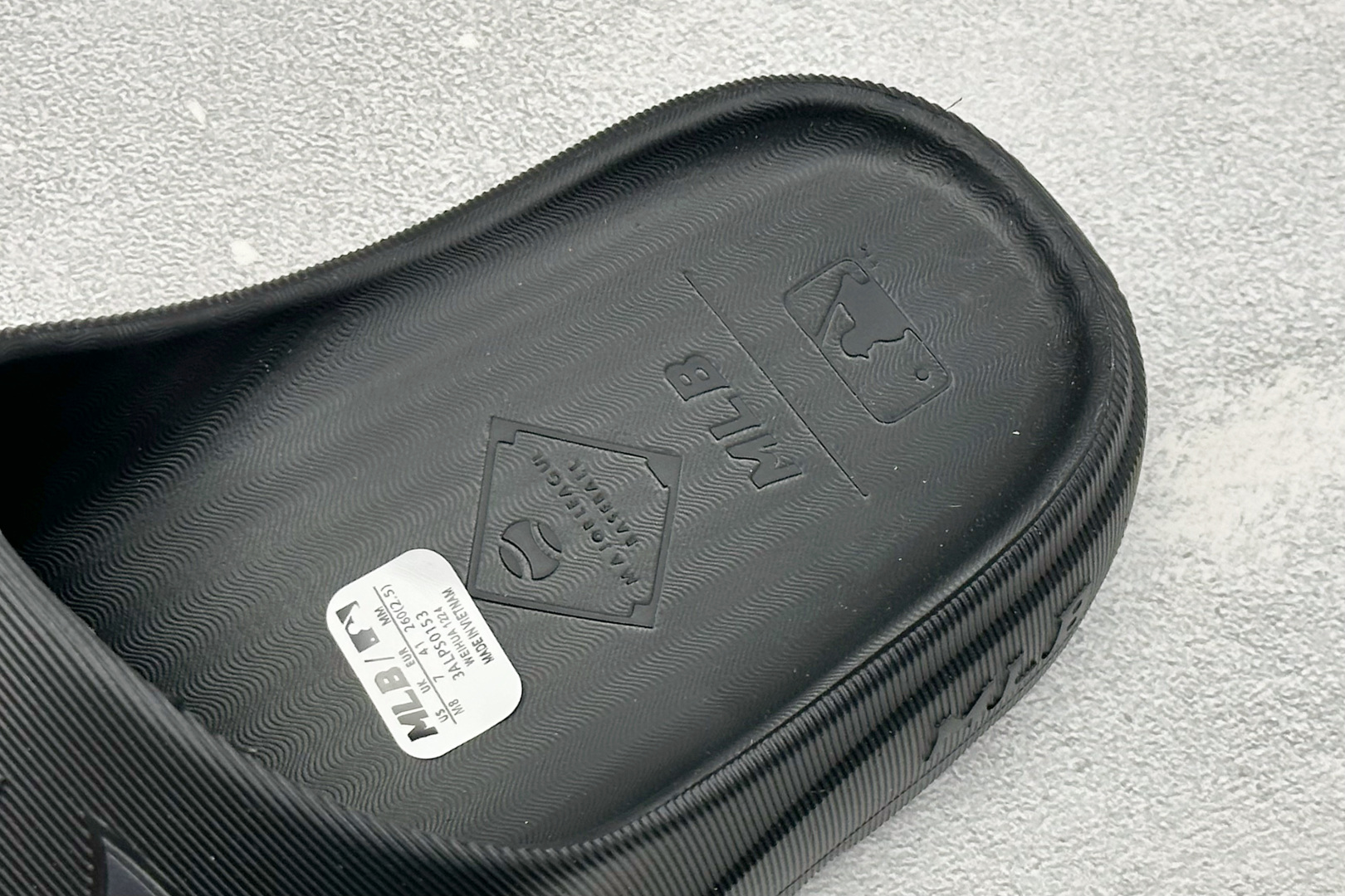 XB版MLB SKIPPER SLIDE 百搭舒适 防滑防磨一字拖鞋 货号: 3ALPS0153-50BKS 尺码：36