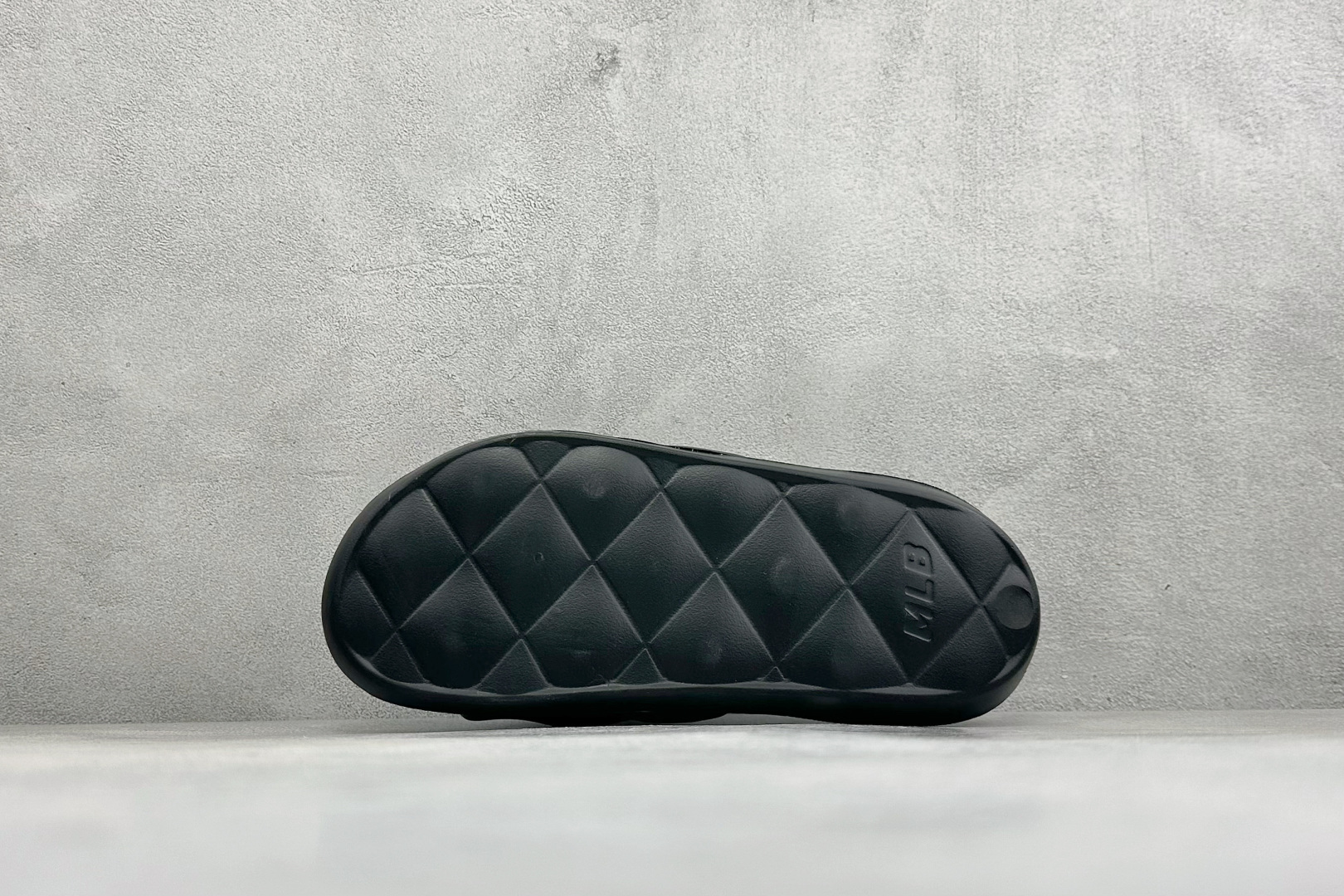XB版MLB CHUNKY BOUNCER SLIDE 百搭舒适休闲防滑防磨一字拖鞋 货号：3ALPFBS33-50BK