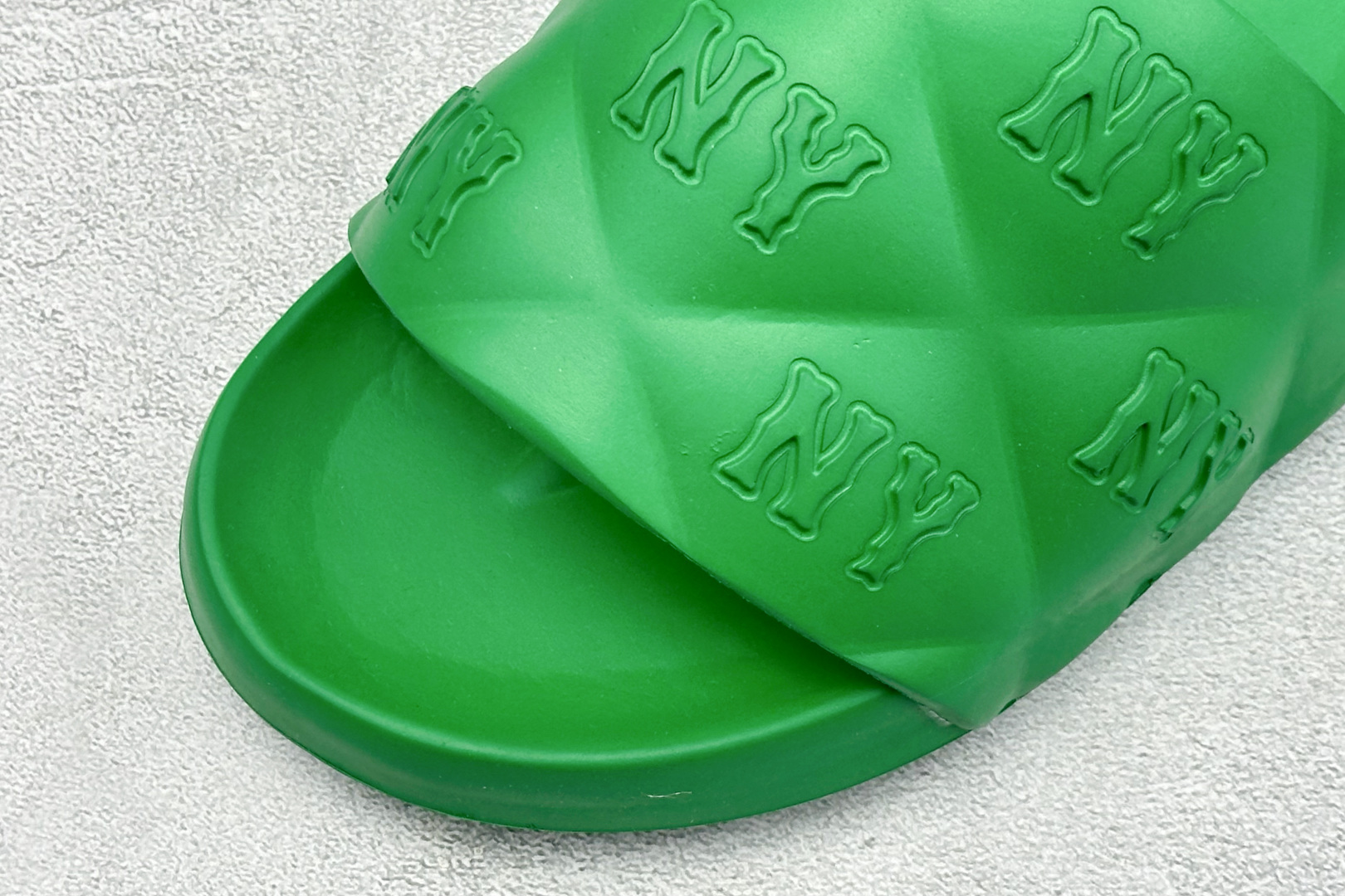 XB版MLB CHUNKY BOUNCER SLIDE 百搭舒适休闲防滑防磨一字拖鞋 货号：3ALPFBS33-50GN