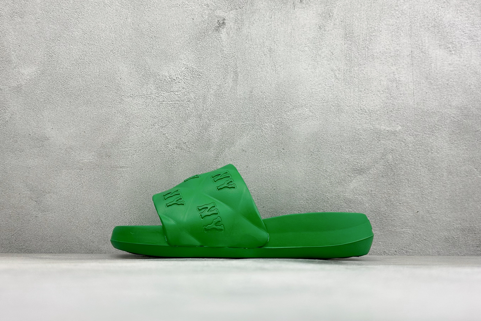 XB版MLB CHUNKY BOUNCER SLIDE 百搭舒适休闲防滑防磨一字拖鞋 货号：3ALPFBS33-50GN