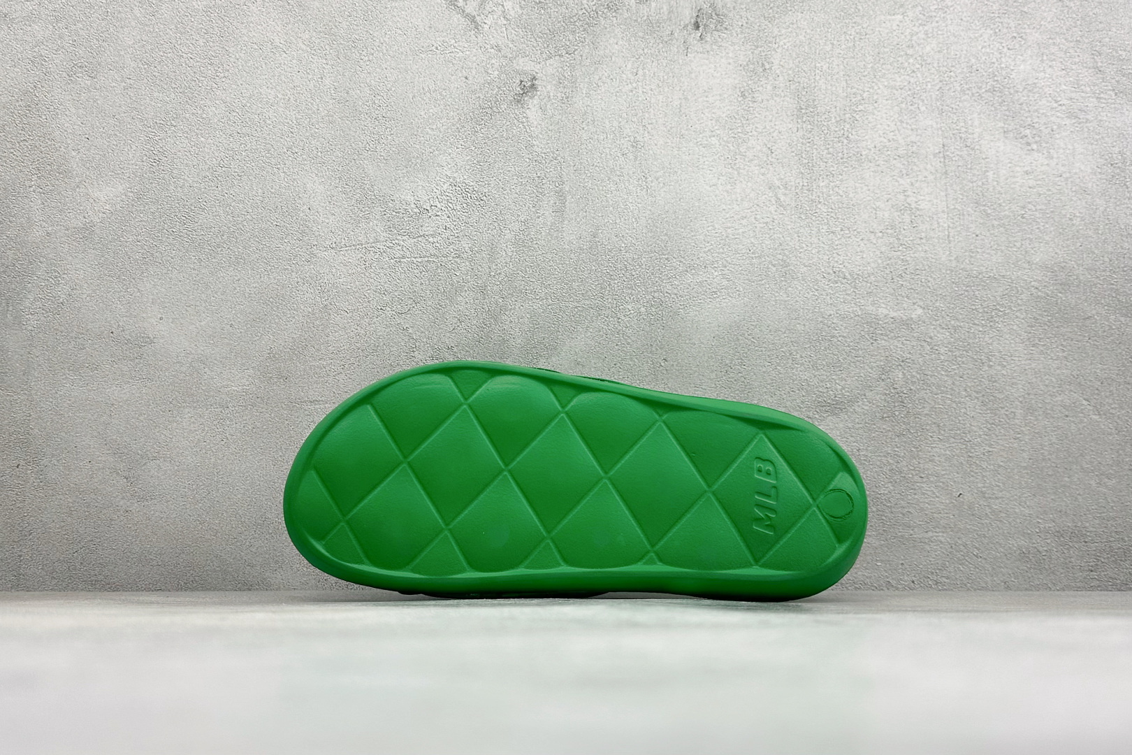 XB版MLB CHUNKY BOUNCER SLIDE 百搭舒适休闲防滑防磨一字拖鞋 货号：3ALPFBS33-50GN