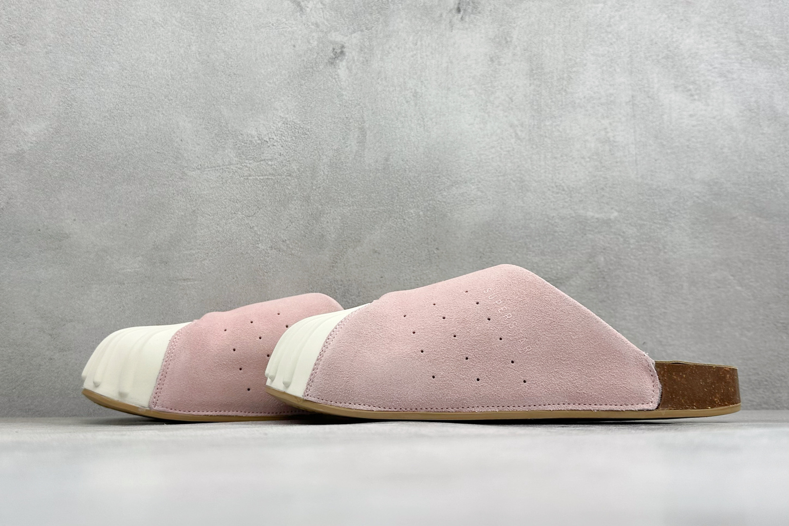 HZ版Adidas originals Adimule 舒适百搭 防磨包头一脚蹬拖鞋 货号：LC0423 尺码：36-4