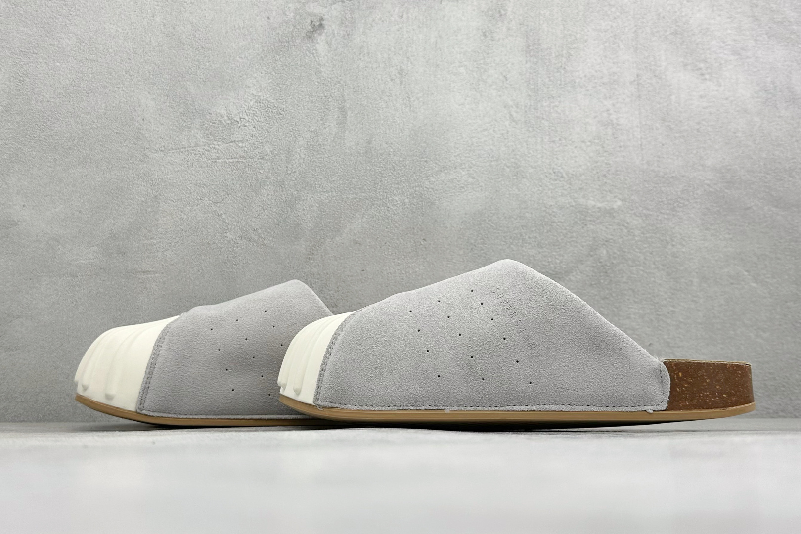 HZ版Adidas originals Adimule 舒适百搭 防磨包头一脚蹬拖鞋 货号：LC0422 尺码：36-4