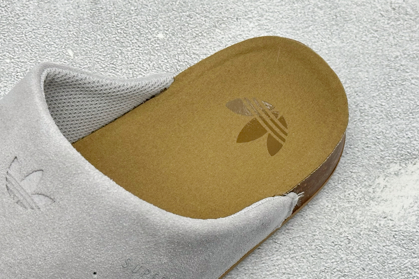 HZ版Adidas originals Adimule 舒适百搭 防磨包头一脚蹬拖鞋 货号：LC0422 尺码：36-4