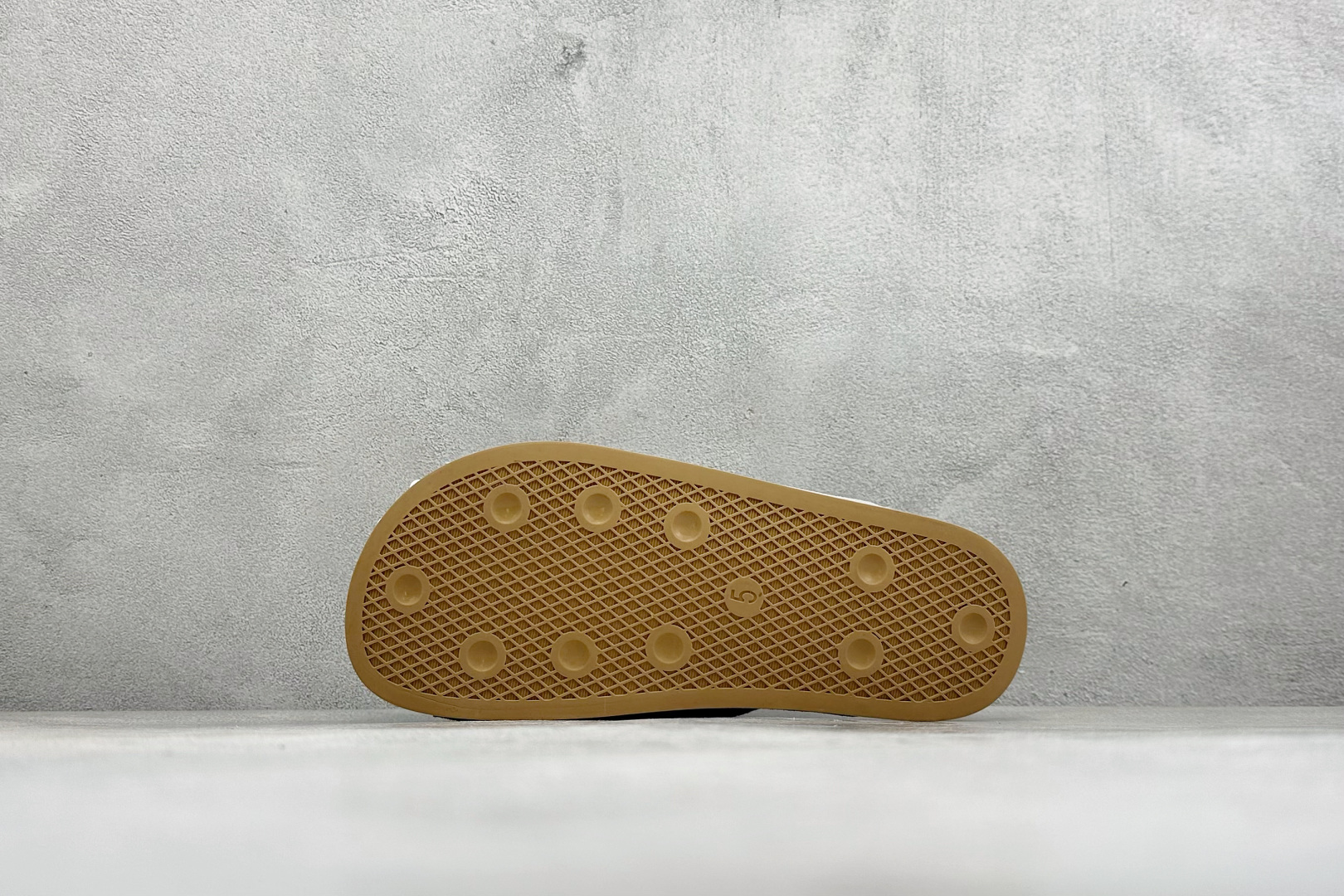 HZ版Adidas originals Adimule 舒适百搭 防磨包头一脚蹬拖鞋 货号：LC0422 尺码：36-4