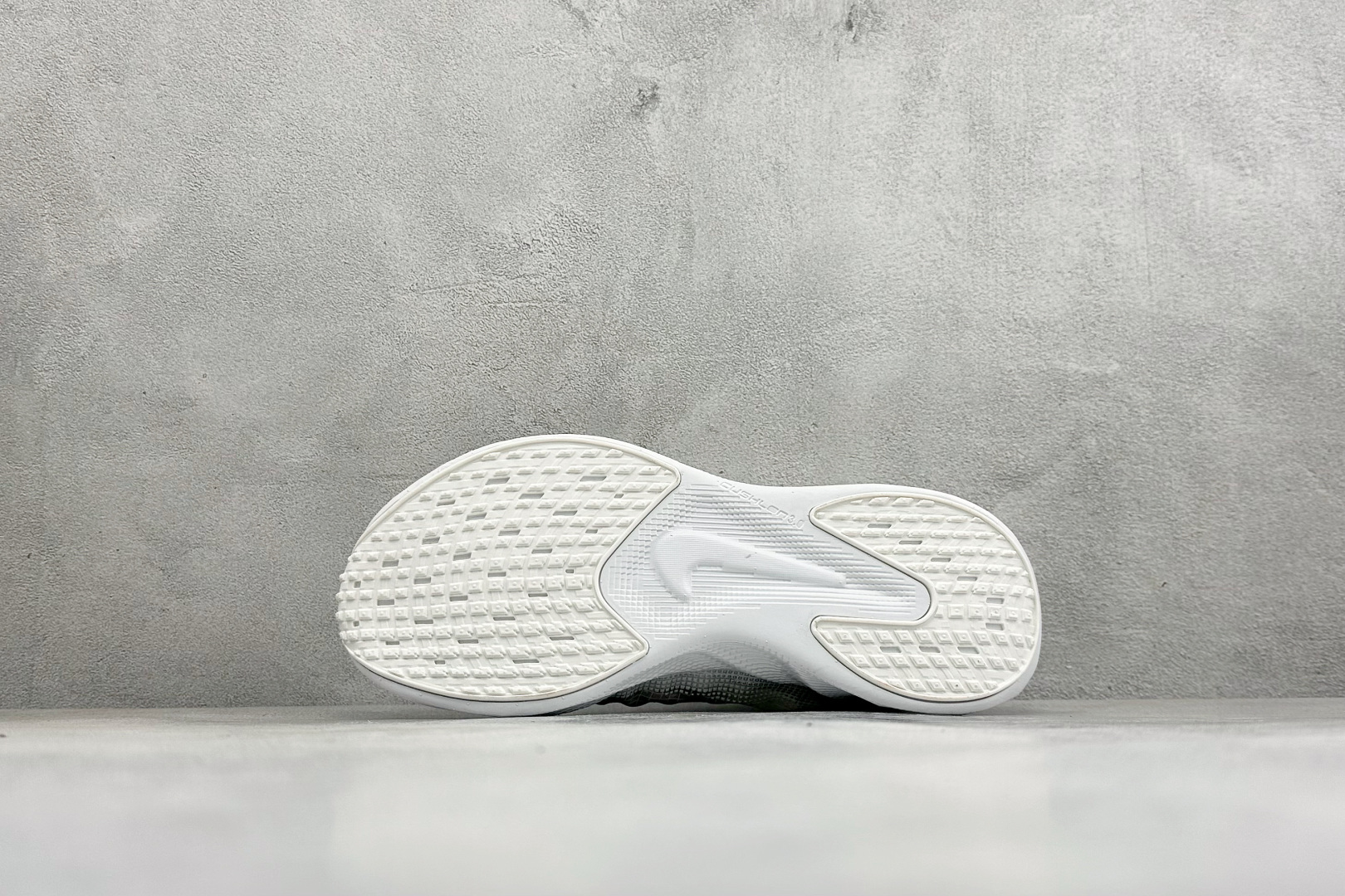Y版Nike Ava X 耐克 舒适百搭耐磨低帮 休闲跑步鞋 采用轻盈的机能型织物鞋面 专为四季穿着而设计 流线型TPU