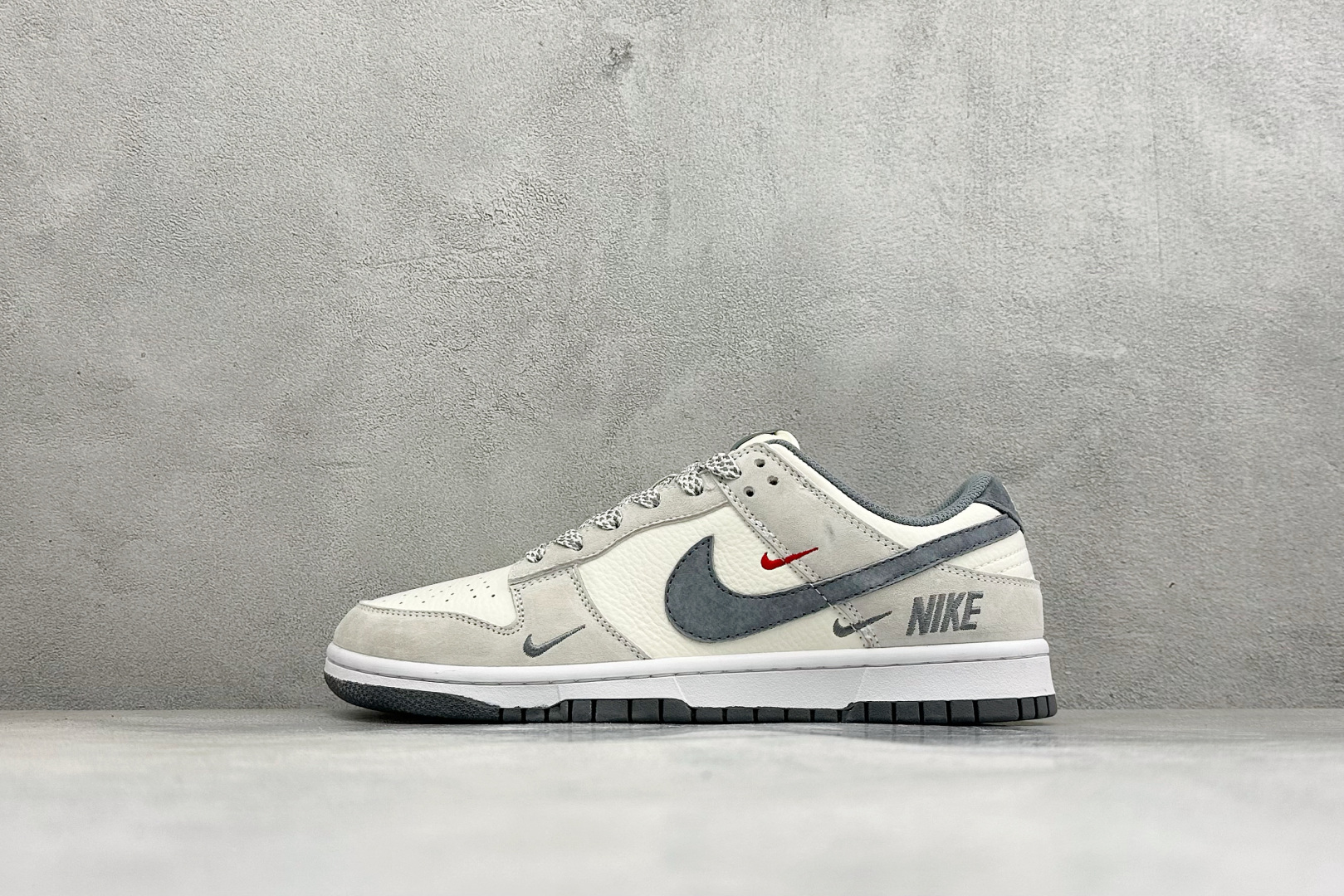 福利特价 Nike Dunk Low Retro 联名 周年高端定制 低帮休闲板鞋 #定制鞋盒 大厂纯原品质出货 超高清 福利特价 Nike Dunk Low Retro 联名 周年高端定制 低帮休闲板鞋 #定制鞋盒 大厂纯原品质出货 超高清