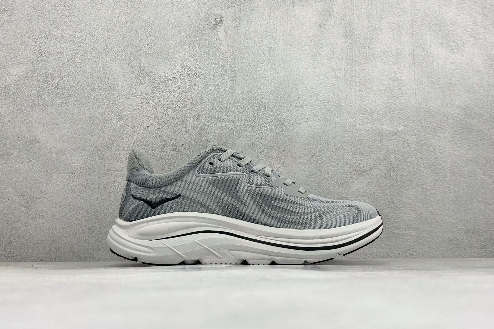 W版HOKA ONE M CLIFTON 10 机能缓震跑鞋 #鞋面部分采用工程网眼面料，可以确保必要的透气性能。使用了