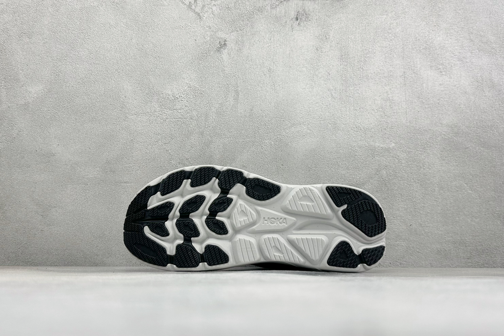 W版HOKA ONE M CLIFTON 10 机能缓震跑鞋 #鞋面部分采用工程网眼面料，可以确保必要的透气性能。使用了