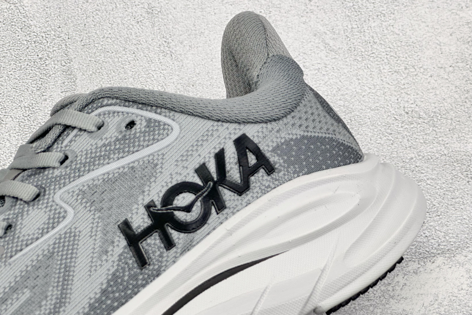 W版HOKA ONE M CLIFTON 10 机能缓震跑鞋 #鞋面部分采用工程网眼面料，可以确保必要的透气性能。使用了
