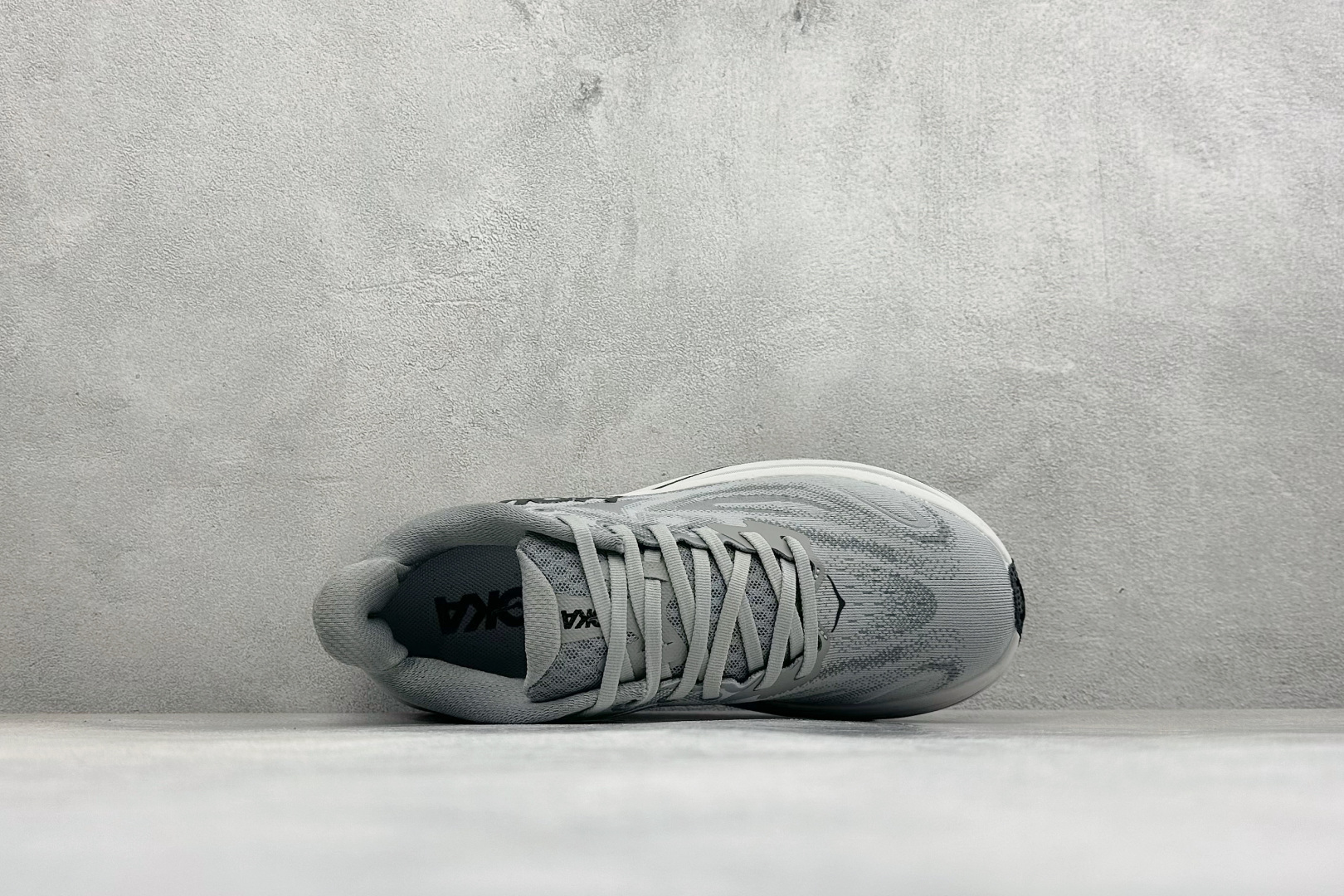 W版HOKA ONE M CLIFTON 10 机能缓震跑鞋 #鞋面部分采用工程网眼面料，可以确保必要的透气性能。使用了