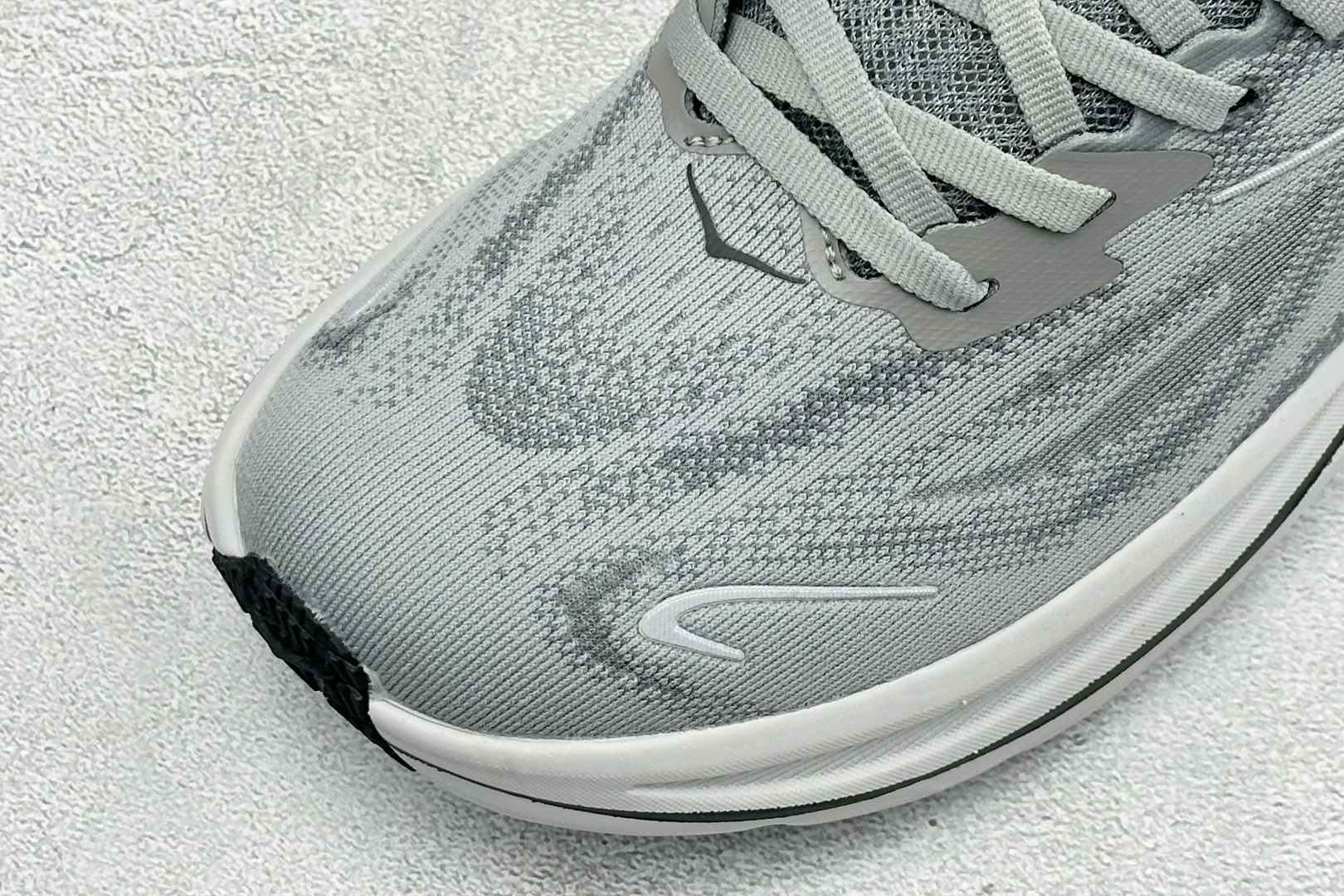 W版HOKA ONE M CLIFTON 10 机能缓震跑鞋 #鞋面部分采用工程网眼面料，可以确保必要的透气性能。使用了