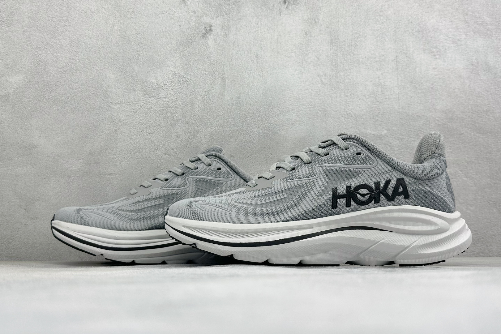 W版HOKA ONE M CLIFTON 10 机能缓震跑鞋 #鞋面部分采用工程网眼面料，可以确保必要的透气性能。使用了