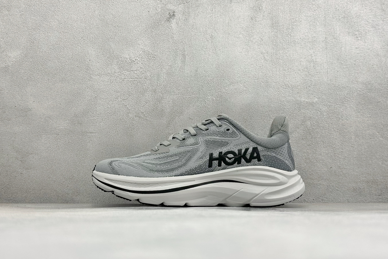 W版HOKA ONE M CLIFTON 10 机能缓震跑鞋 #鞋面部分采用工程网眼面料，可以确保必要的透气性能。使用了