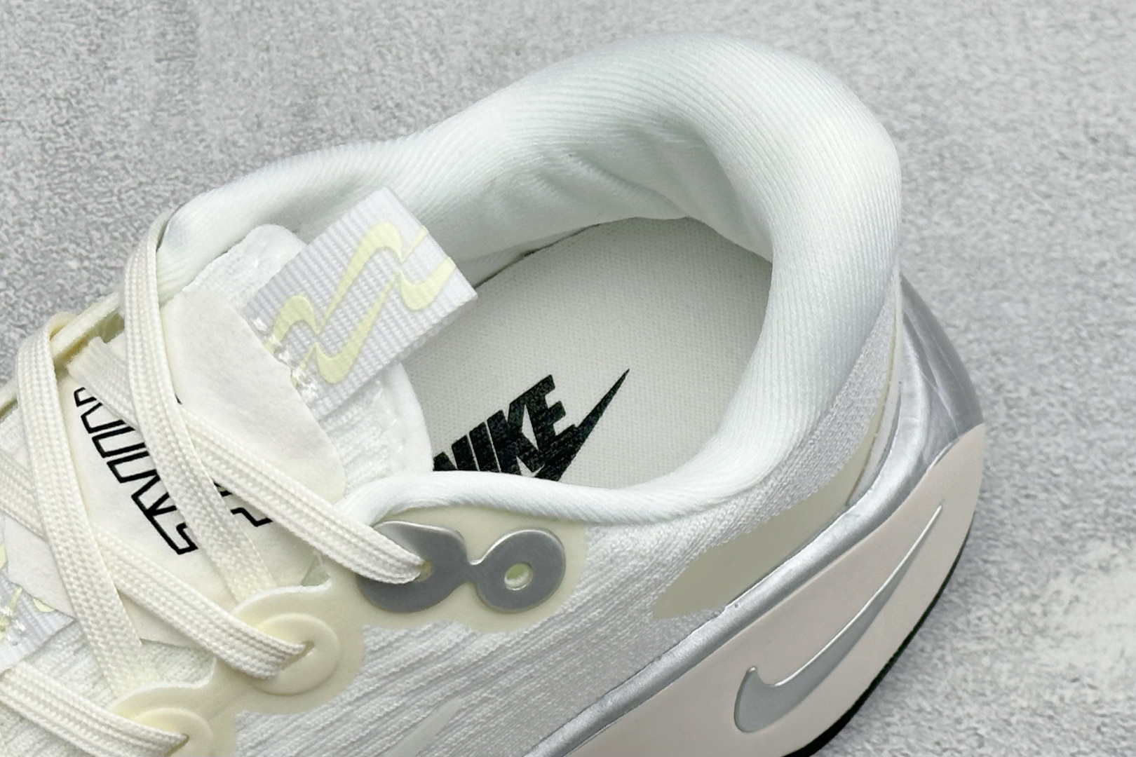 Nike Motiva 耐克夏季透气缓震波浪跑鞋 #鞋底采用夸张的弯曲几何设计,塑造弧形摇杆造型,助力轻松向前。顺畅迈步 Nike Motiva 耐克夏季透气缓震波浪跑鞋 #鞋底采用夸张的弯曲几何设计,塑造弧形摇杆造型,助力轻松向前。顺畅迈步