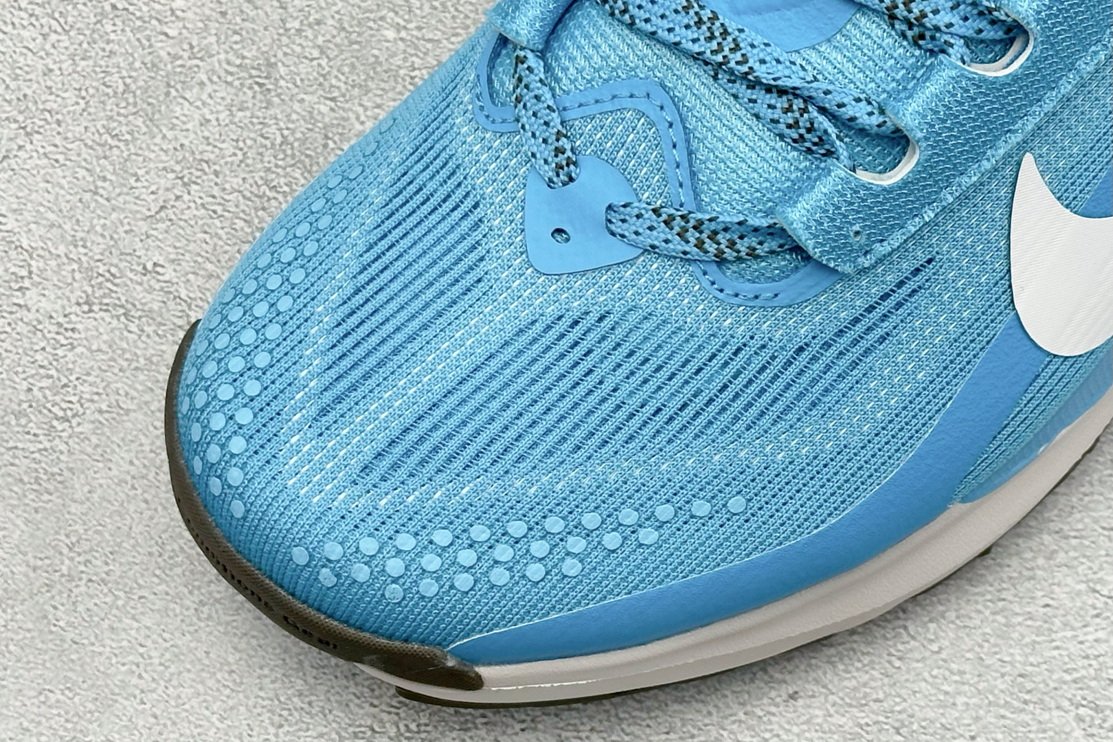 NIKE ACG PEGASUS TRAIL 网面耐磨防震跑步鞋 登月兼顾迅疾外观和稳固脚感 后跟覆面和中足动态支撑巧妙 NIKE ACG PEGASUS TRAIL 网面耐磨防震跑步鞋 登月兼顾迅疾外观和稳固脚感 后跟覆面和中足动态支撑巧妙