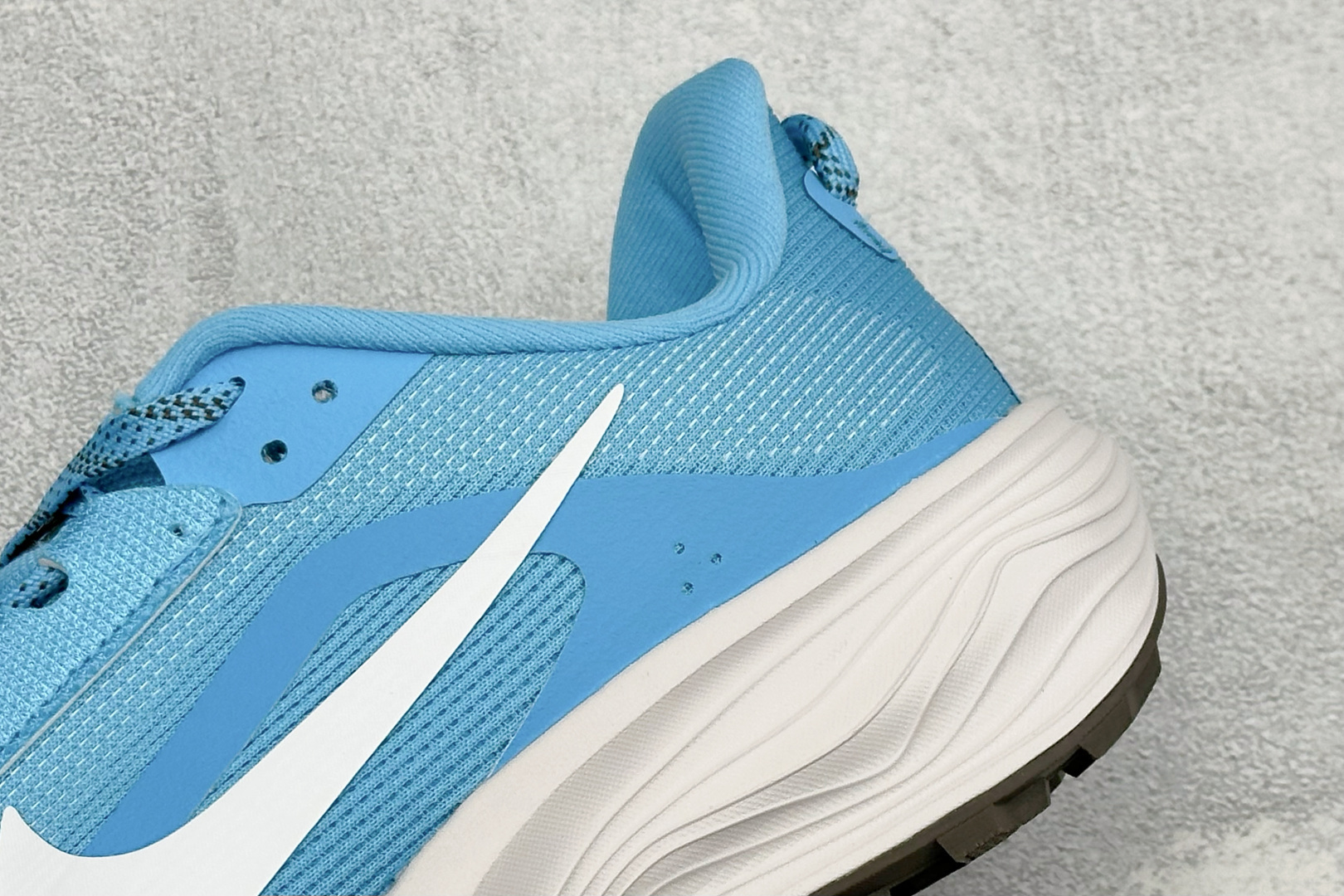 NIKE ACG PEGASUS TRAIL 网面耐磨防震跑步鞋 登月兼顾迅疾外观和稳固脚感 后跟覆面和中足动态支撑巧妙 NIKE ACG PEGASUS TRAIL 网面耐磨防震跑步鞋 登月兼顾迅疾外观和稳固脚感 后跟覆面和中足动态支撑巧妙