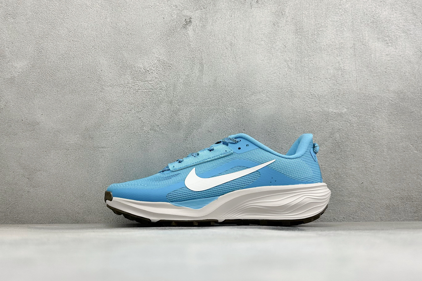 NIKE ACG PEGASUS TRAIL 网面耐磨防震跑步鞋 登月兼顾迅疾外观和稳固脚感 后跟覆面和中足动态支撑巧妙 NIKE ACG PEGASUS TRAIL 网面耐磨防震跑步鞋 登月兼顾迅疾外观和稳固脚感 后跟覆面和中足动态支撑巧妙