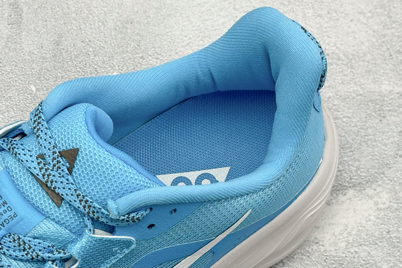 NIKE ACG PEGASUS TRAIL 网面耐磨防震跑步鞋 登月兼顾迅疾外观和稳固脚感 后跟覆面和中足动态支撑巧妙 NIKE ACG PEGASUS TRAIL 网面耐磨防震跑步鞋 登月兼顾迅疾外观和稳固脚感 后跟覆面和中足动态支撑巧妙
